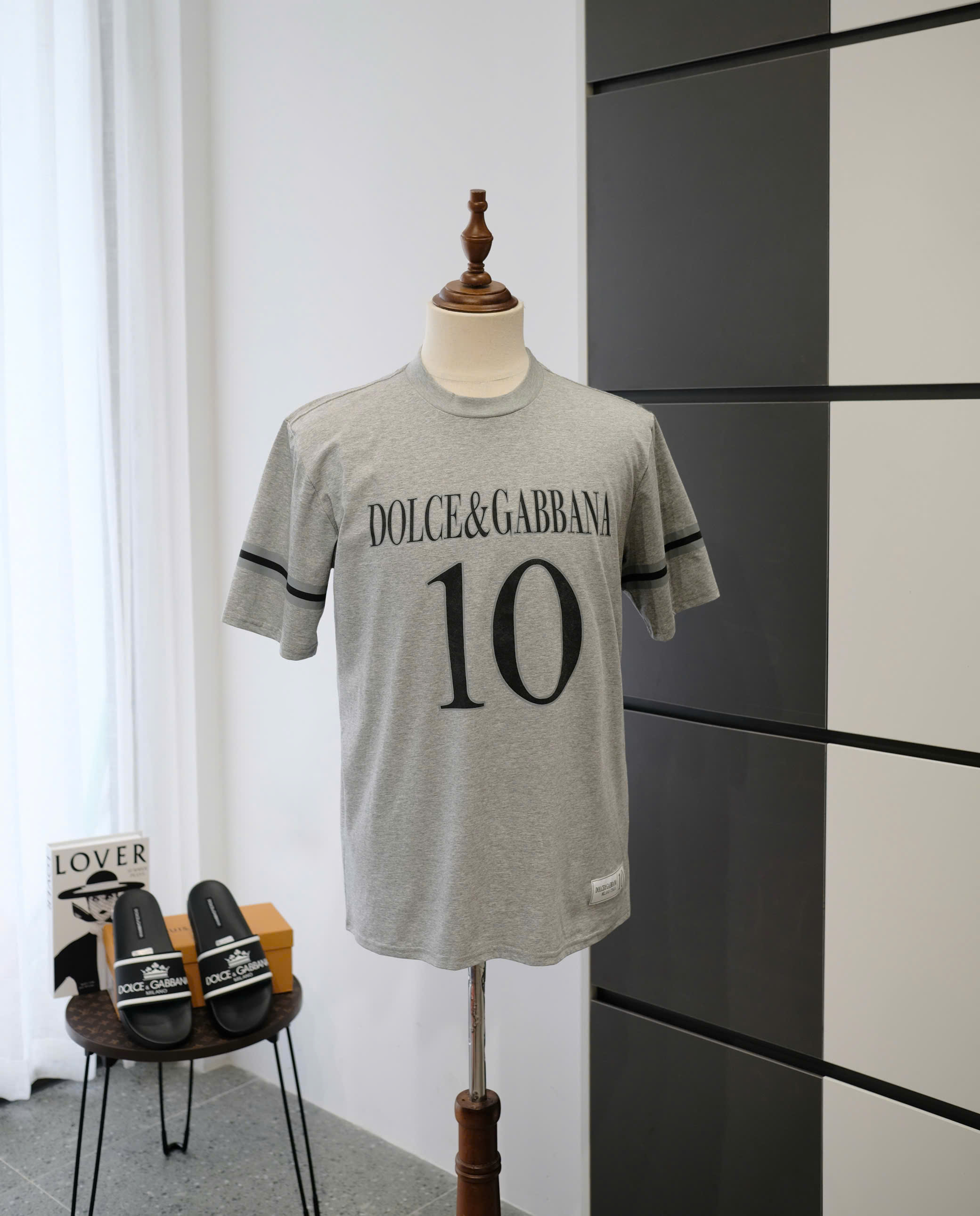 Áo phông T-shirt Dolce Gabbana DG Xám logo chữ 10 kẻ sọc tay Đen Like Auth DDT