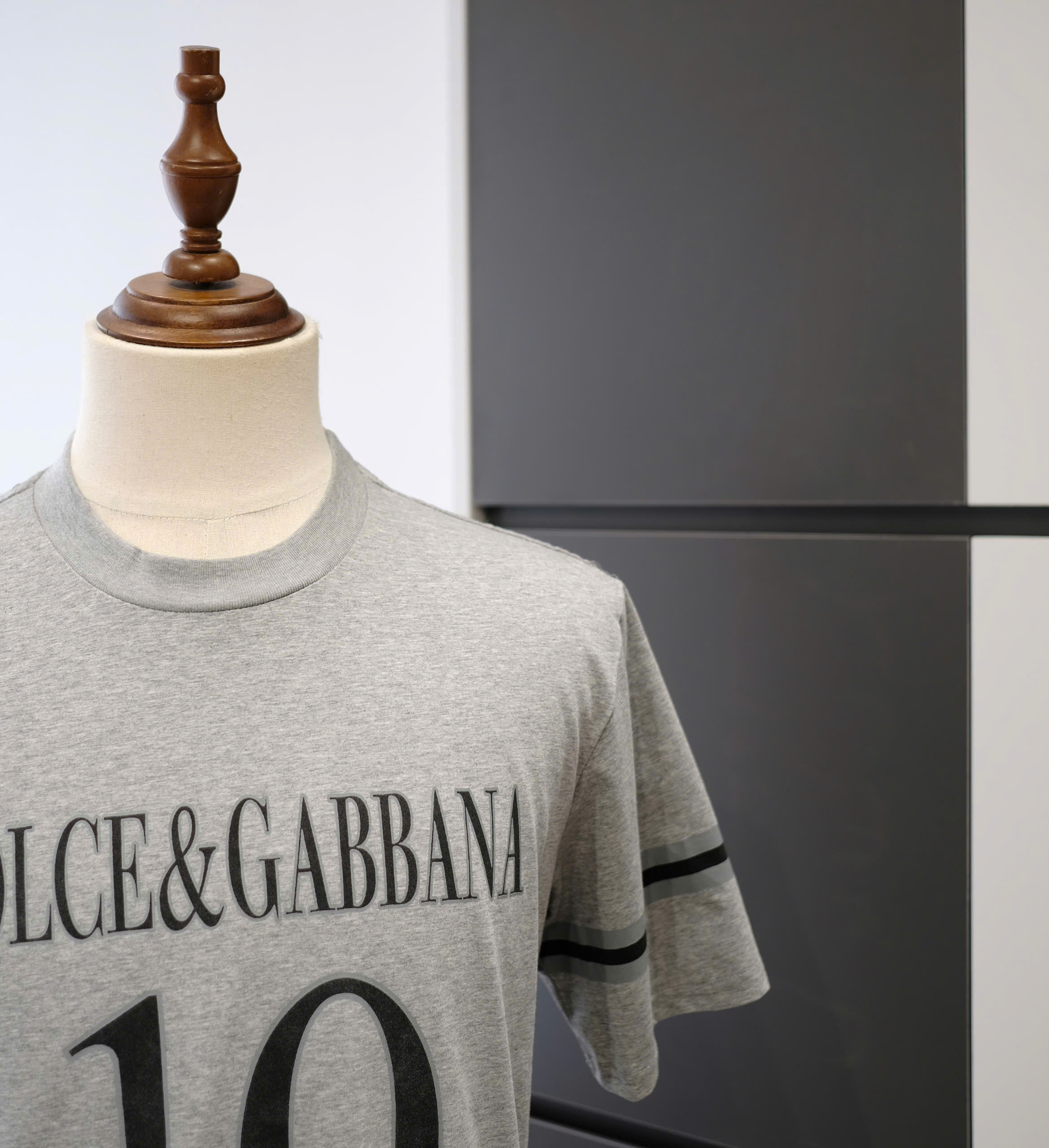 Áo phông T-shirt Dolce Gabbana DG Xám logo chữ 10 kẻ sọc tay Đen Like Auth DDT