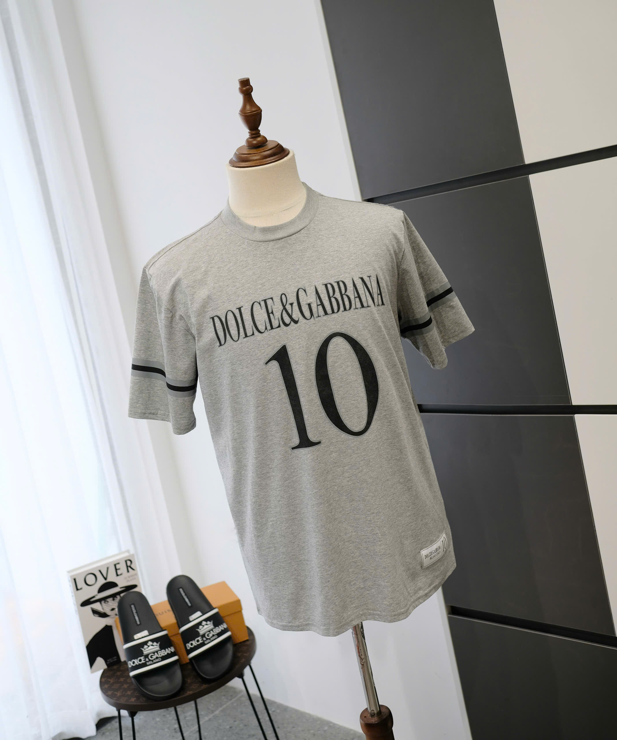 Áo phông T-shirt Dolce Gabbana DG Xám logo chữ 10 kẻ sọc tay Đen Like Auth DDT