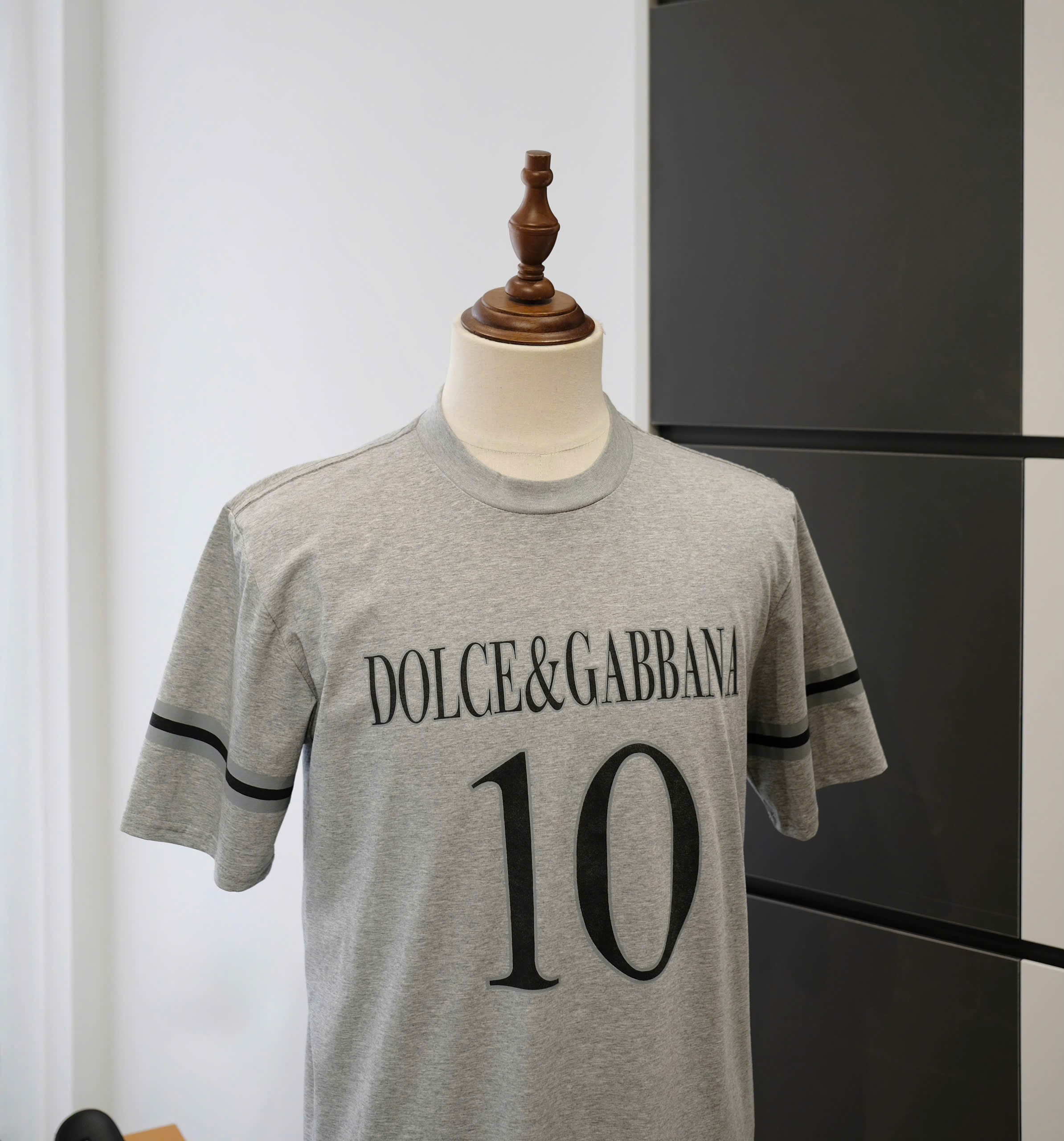 Áo phông T-shirt Dolce Gabbana DG Xám logo chữ 10 kẻ sọc tay Đen Like Auth DDT