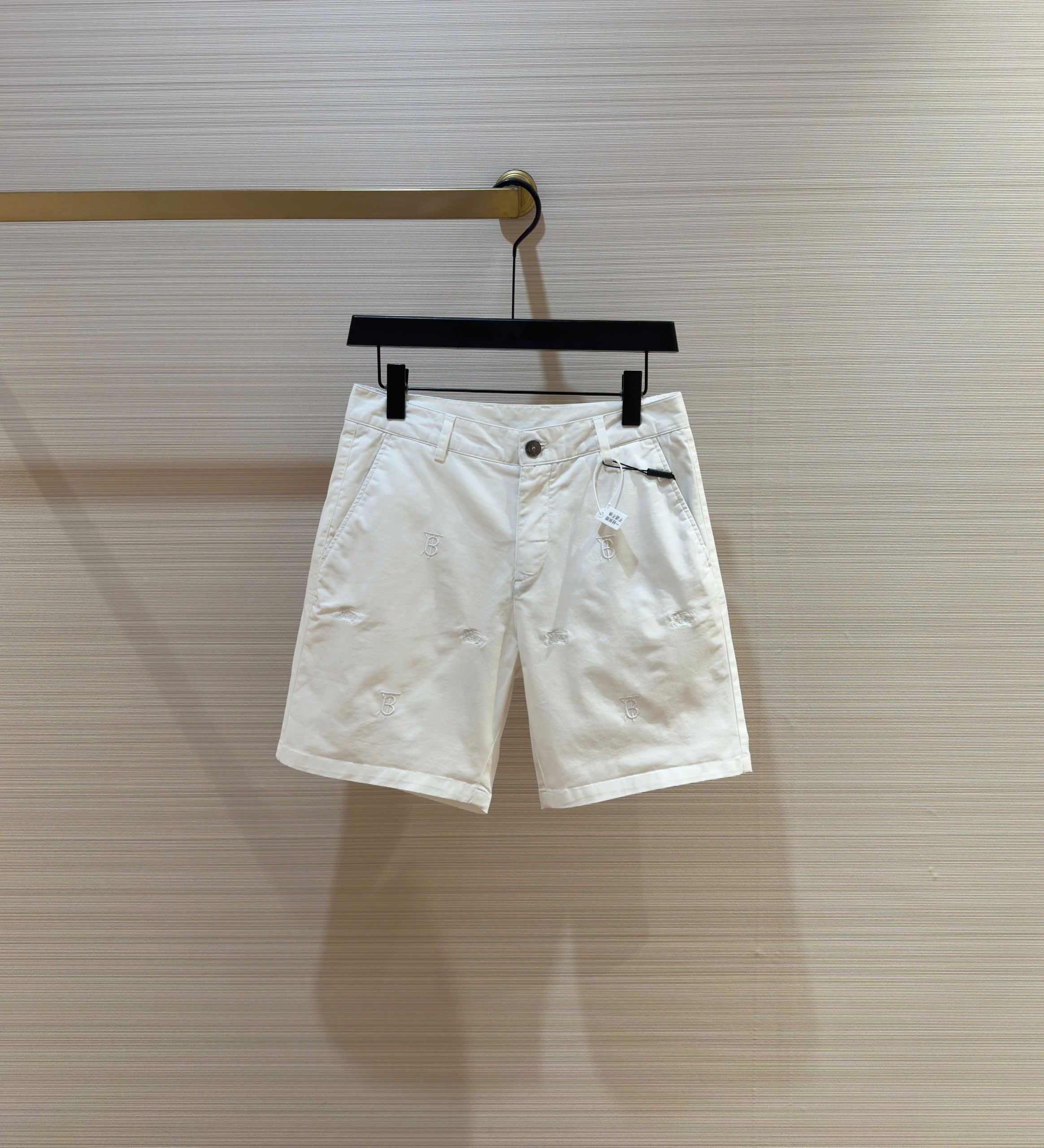 Quần short kaki Burberry BBR Trắng họa tiết logo TB ngựa thêu nổi Like Auth DDT