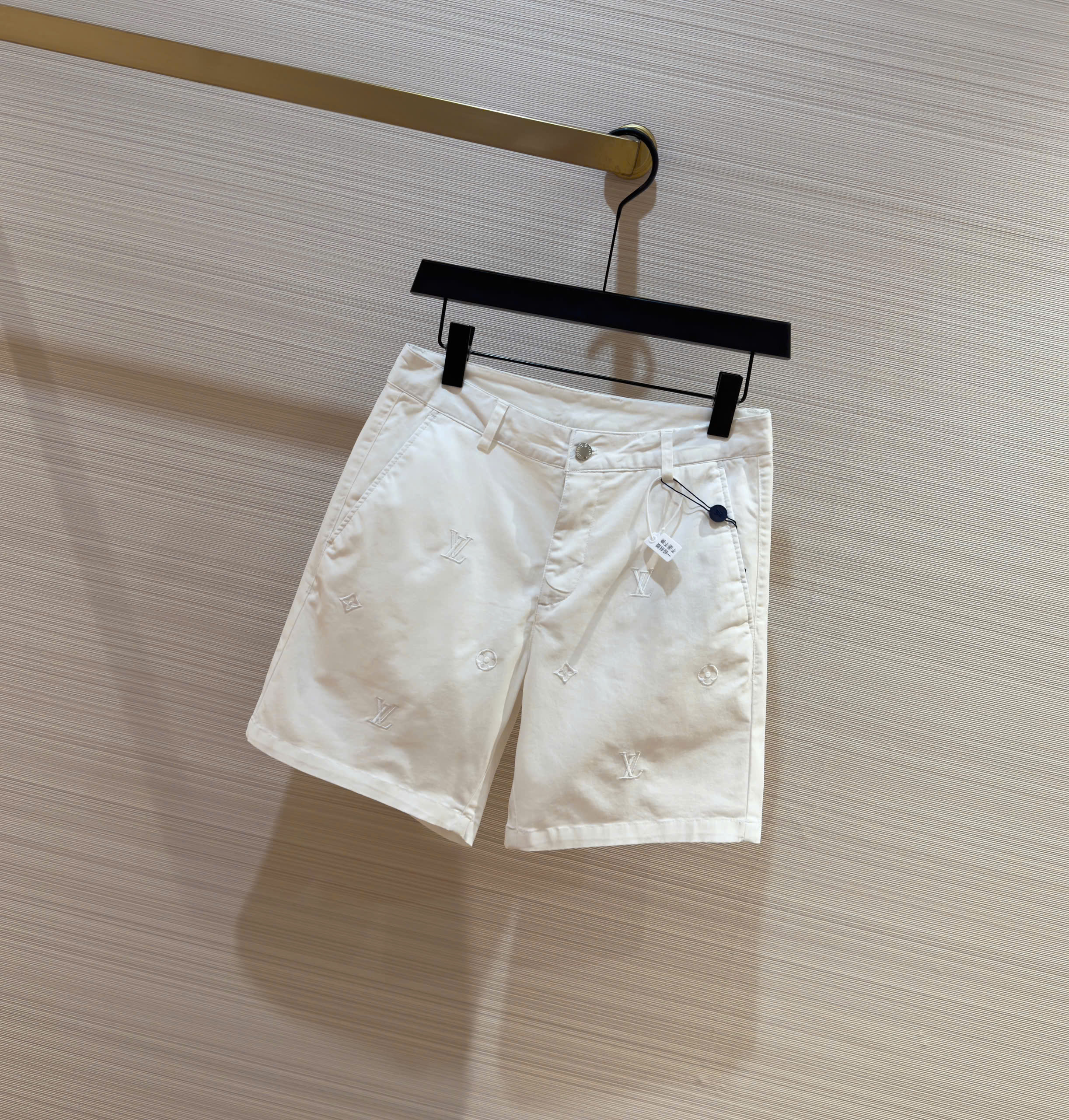 Quần short kaki Louis Vuitton LV Trắng họa tiết hoa vân logo thêu nổi Like Auth DDT