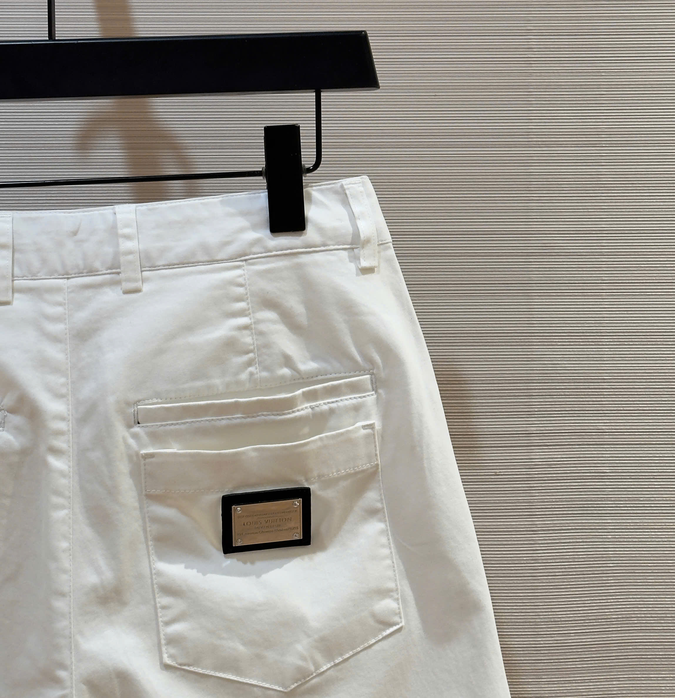 Quần short kaki Louis Vuitton LV Trắng họa tiết hoa vân logo thêu nổi Like Auth DDT
