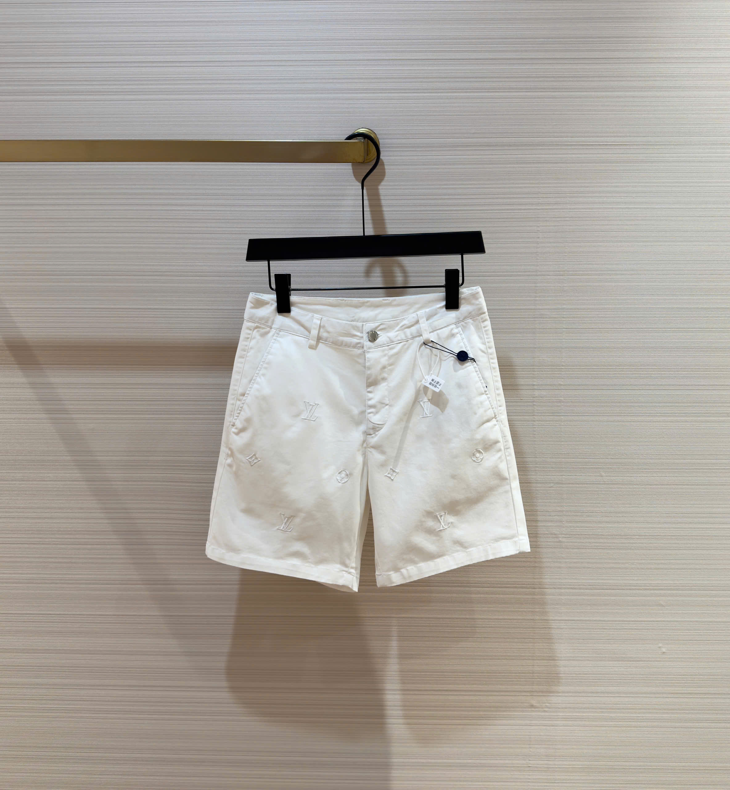 Quần short kaki Louis Vuitton LV Trắng họa tiết hoa vân logo thêu nổi Like Auth DDT