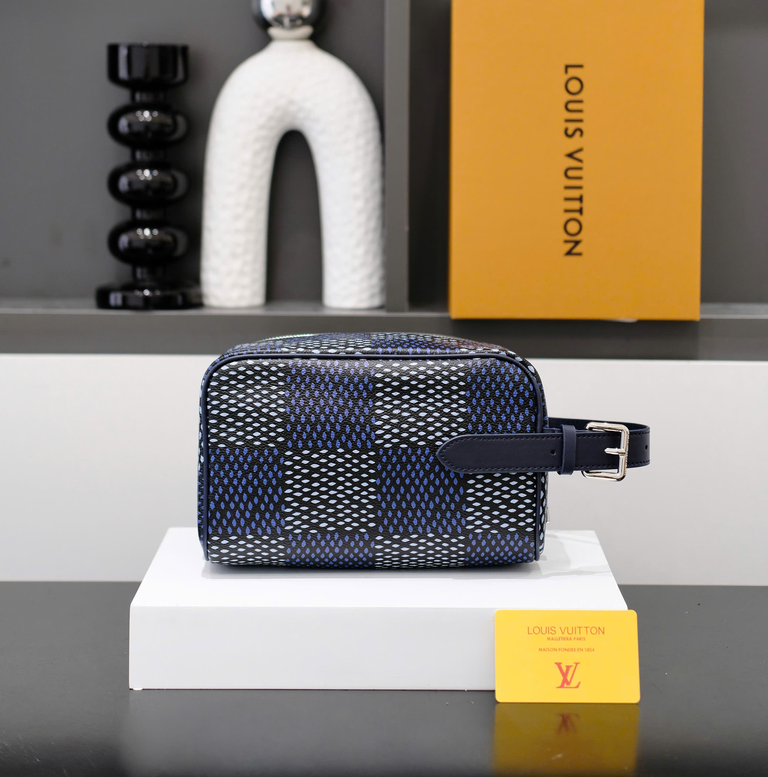Túi clutch cầm tay Louis Vuitton LV kẻ ô caro Xanh than phối Trắng size 22x12x11cm Like Auth fullbox DDT