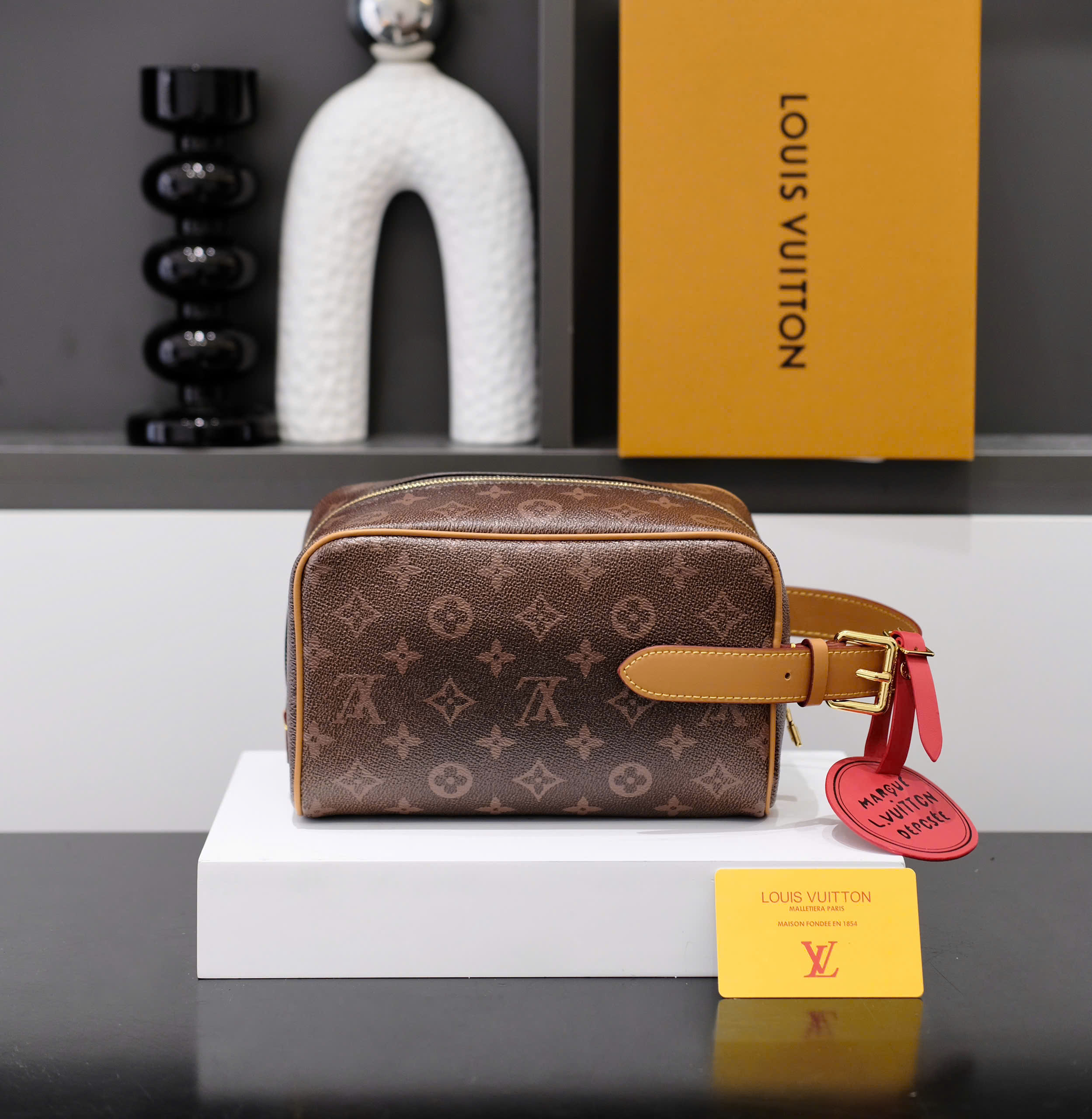 Túi clutch cầm tay Louis Vuitton LV Nâu họa tiết hoa vân logo size 22x12x11cm Like Auth fullbox DDT