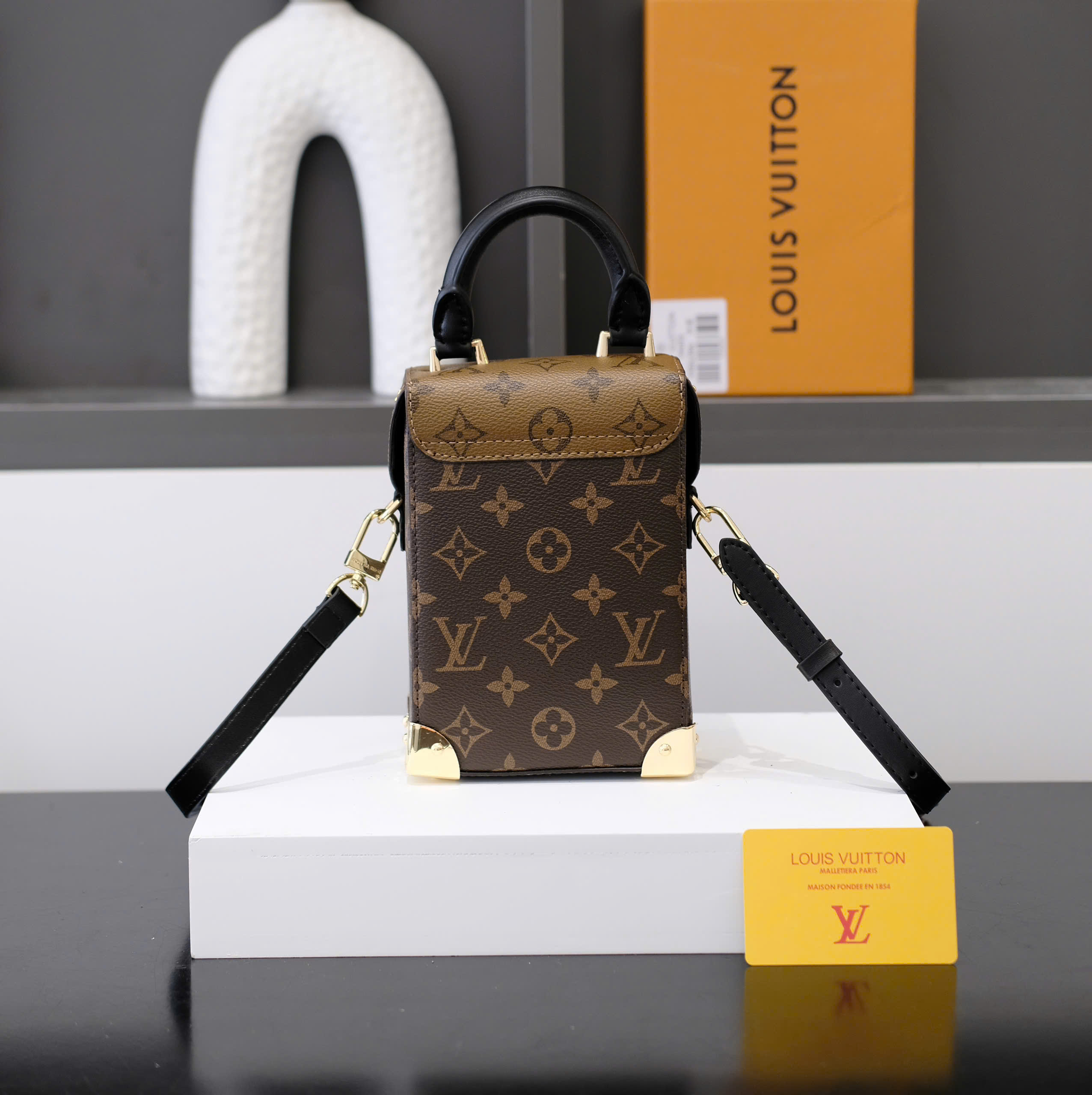 Túi đeo chéo, cầm tay nữ Louis Vuitton Nâu họa tiết hoa vân phối đinh tán viền size 18x12x6cm Like Auth fullbox DDT