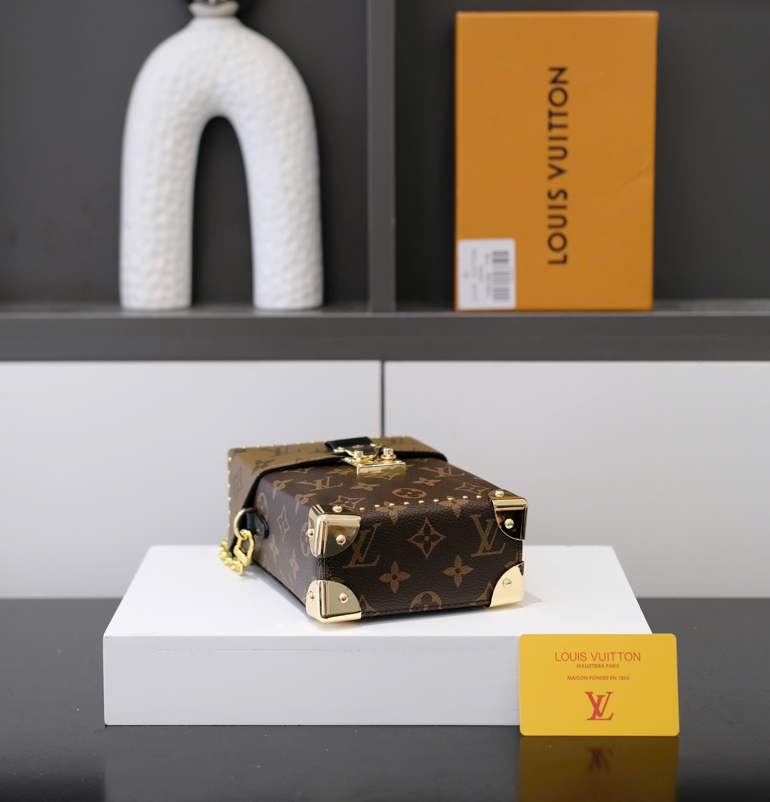 Túi đeo chéo, cầm tay nữ Louis Vuitton Nâu họa tiết hoa vân phối đinh tán viền size 18x12x6cm Like Auth fullbox DDT