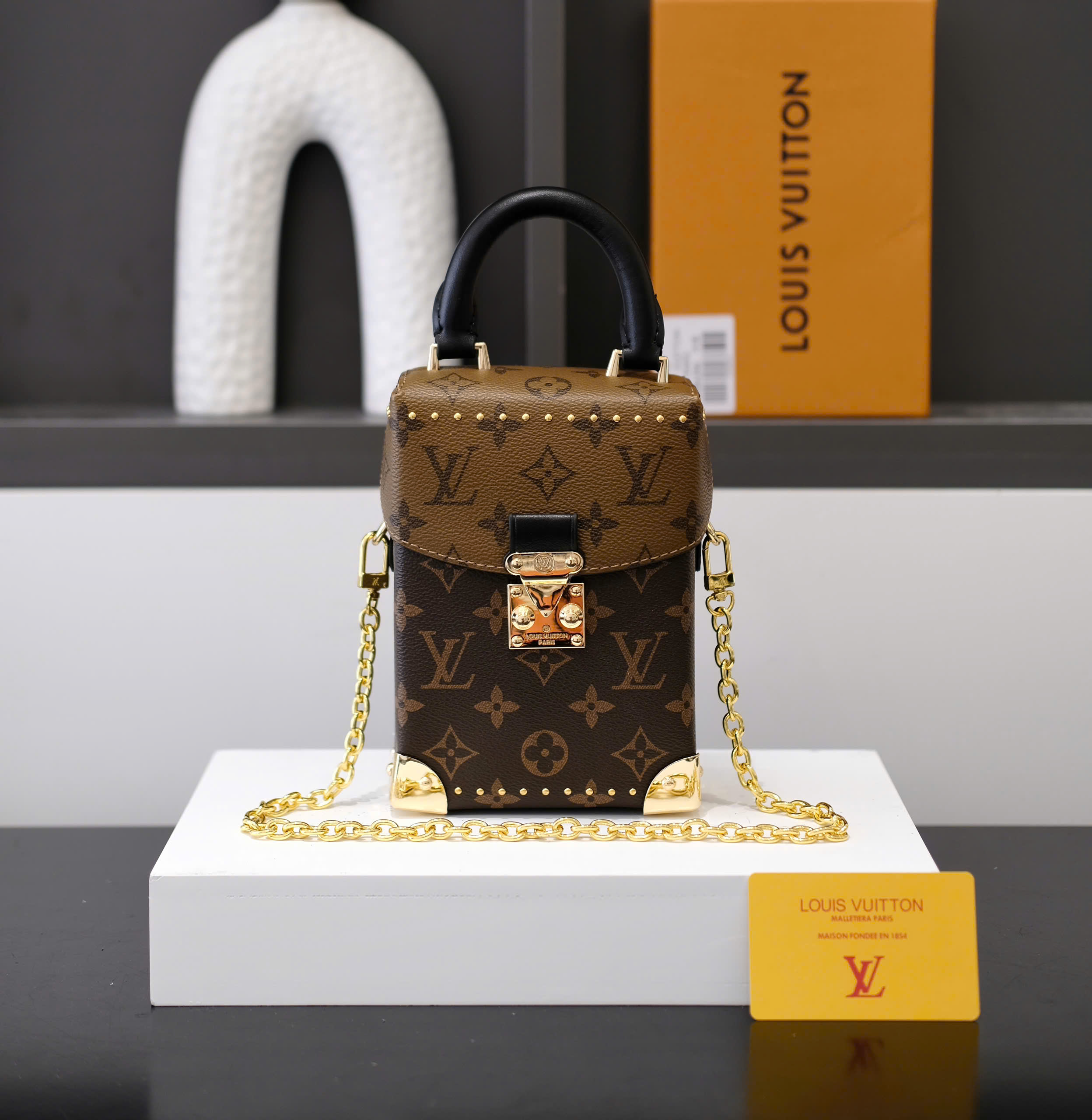 Túi đeo chéo, cầm tay nữ Louis Vuitton Nâu họa tiết hoa vân phối đinh tán viền size 18x12x6cm Like Auth fullbox DDT