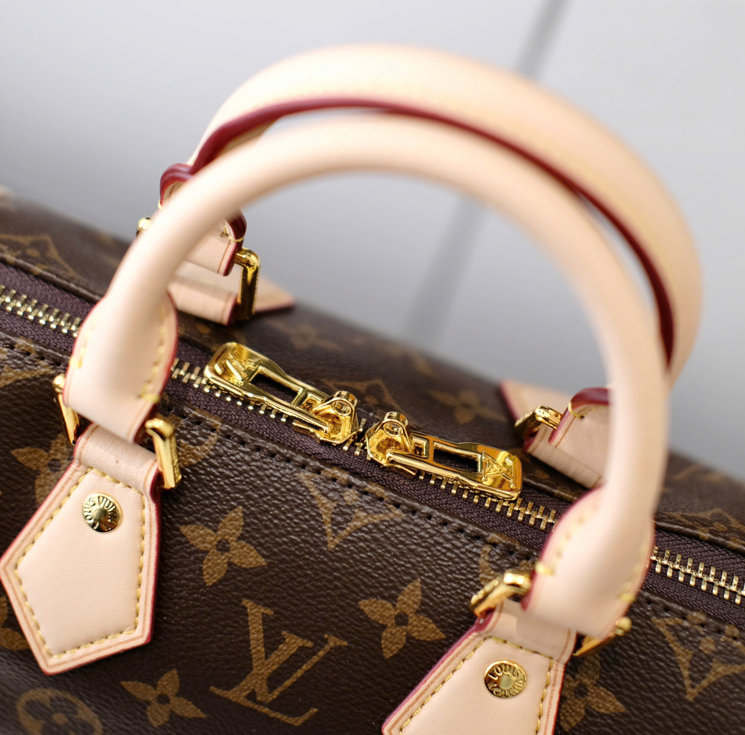 Túi trống mini đeo chéo, cầm tay Louis Vuitton LV Nâu họa tiết hoa vân logo size 25x14x11cm Like Auth fullbox DDT