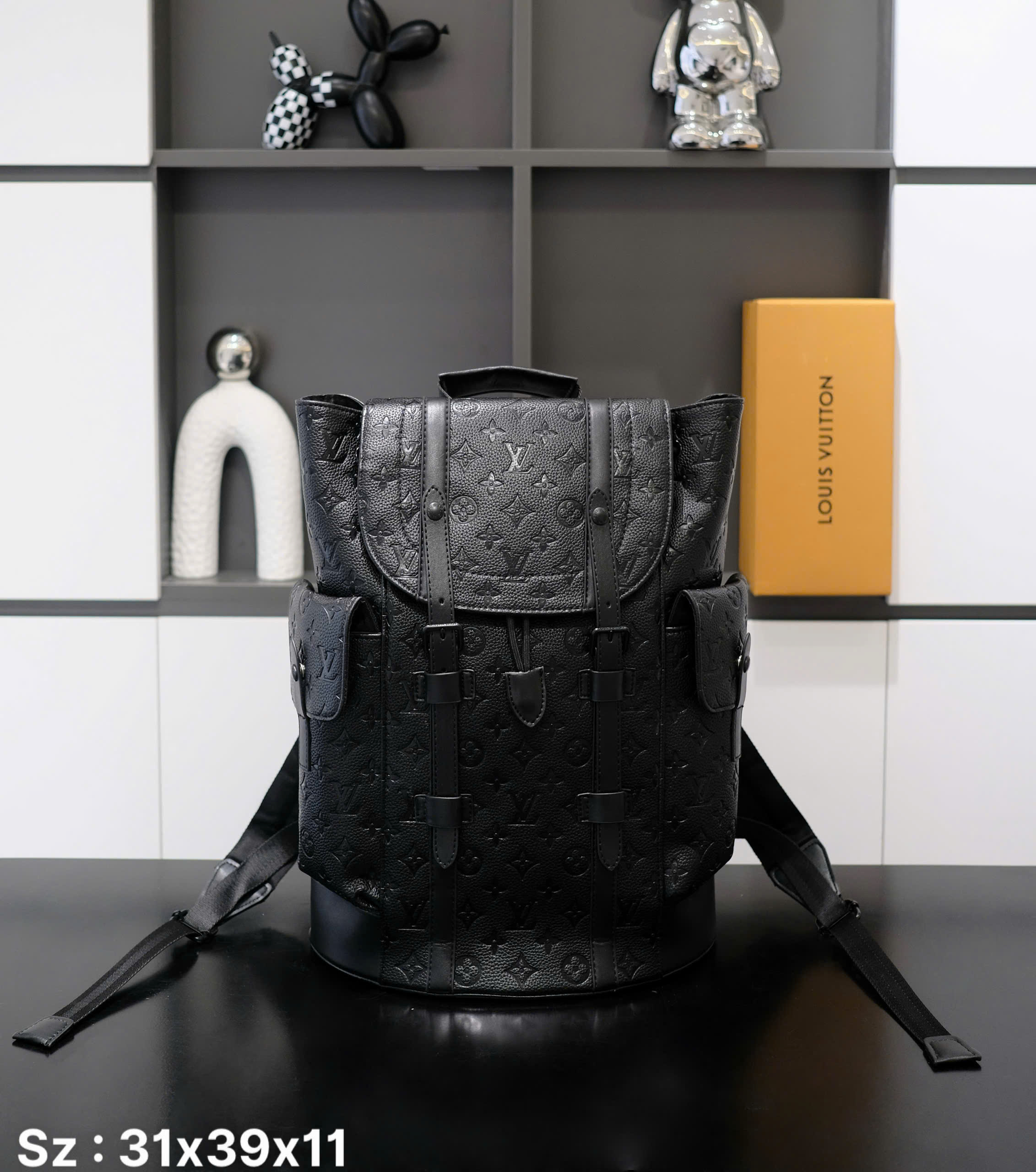 Balo thời trang Louis Vuitton LV Đen họa tiết hoa vân logo LV dập chìm nắp gập size 39x31x11cm Like Auth DDT