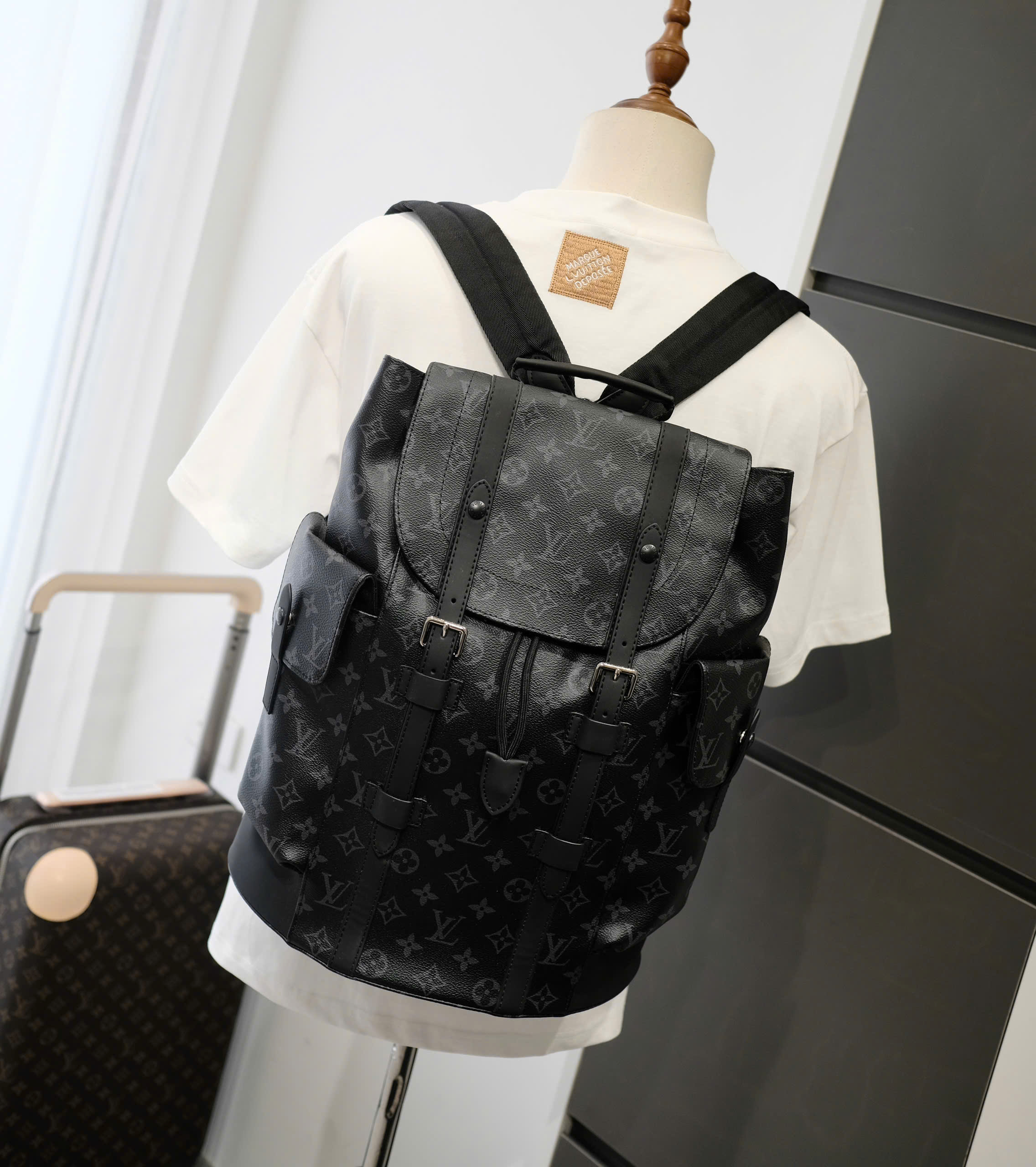 Balo thời trang Louis Vuitton LV Đen họa tiết hoa vân logo LV nắp gập size 39x31x11cm Like Auth DDT