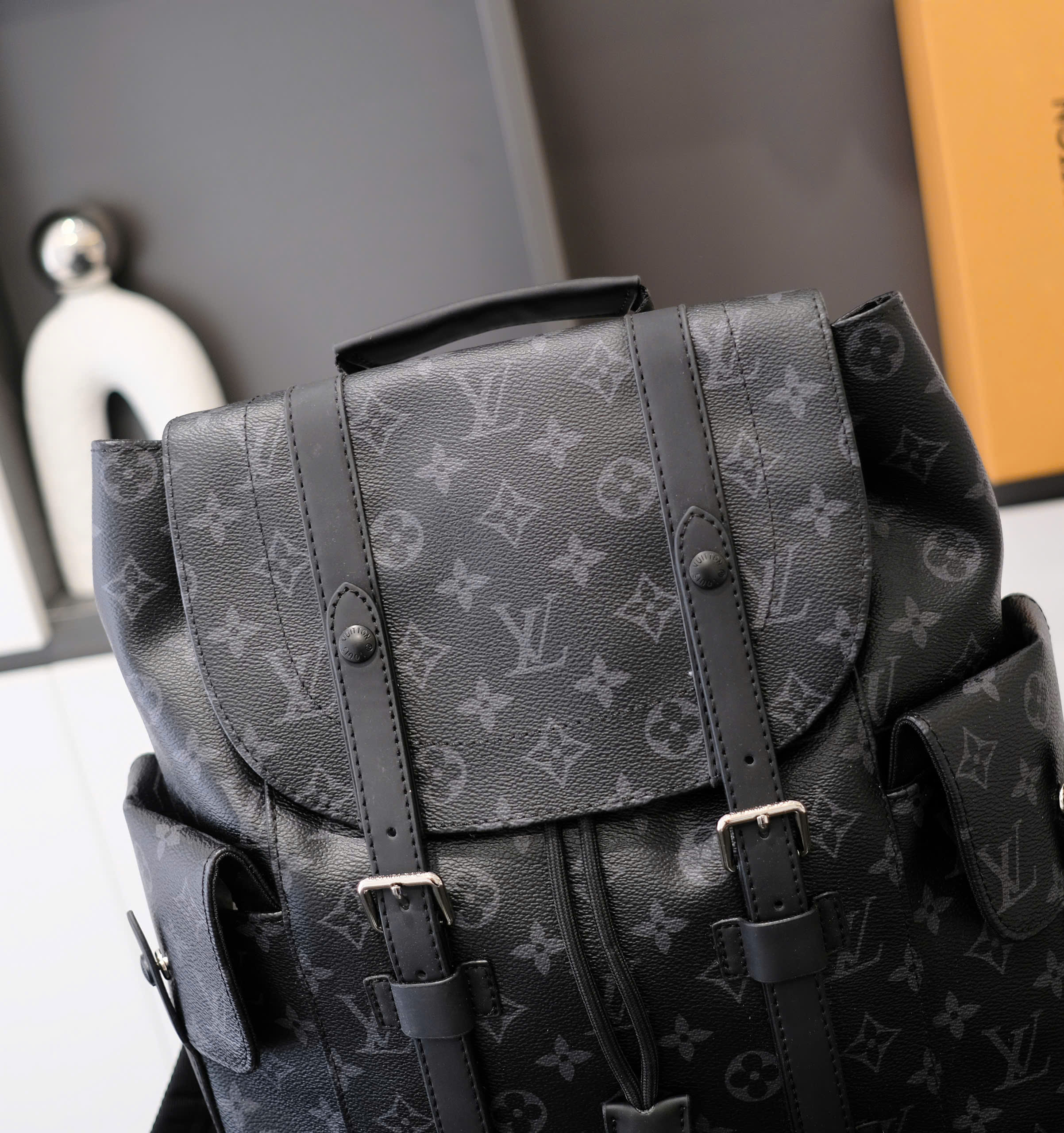 Balo thời trang Louis Vuitton LV Đen họa tiết hoa vân logo LV nắp gập size 39x31x11cm Like Auth DDT