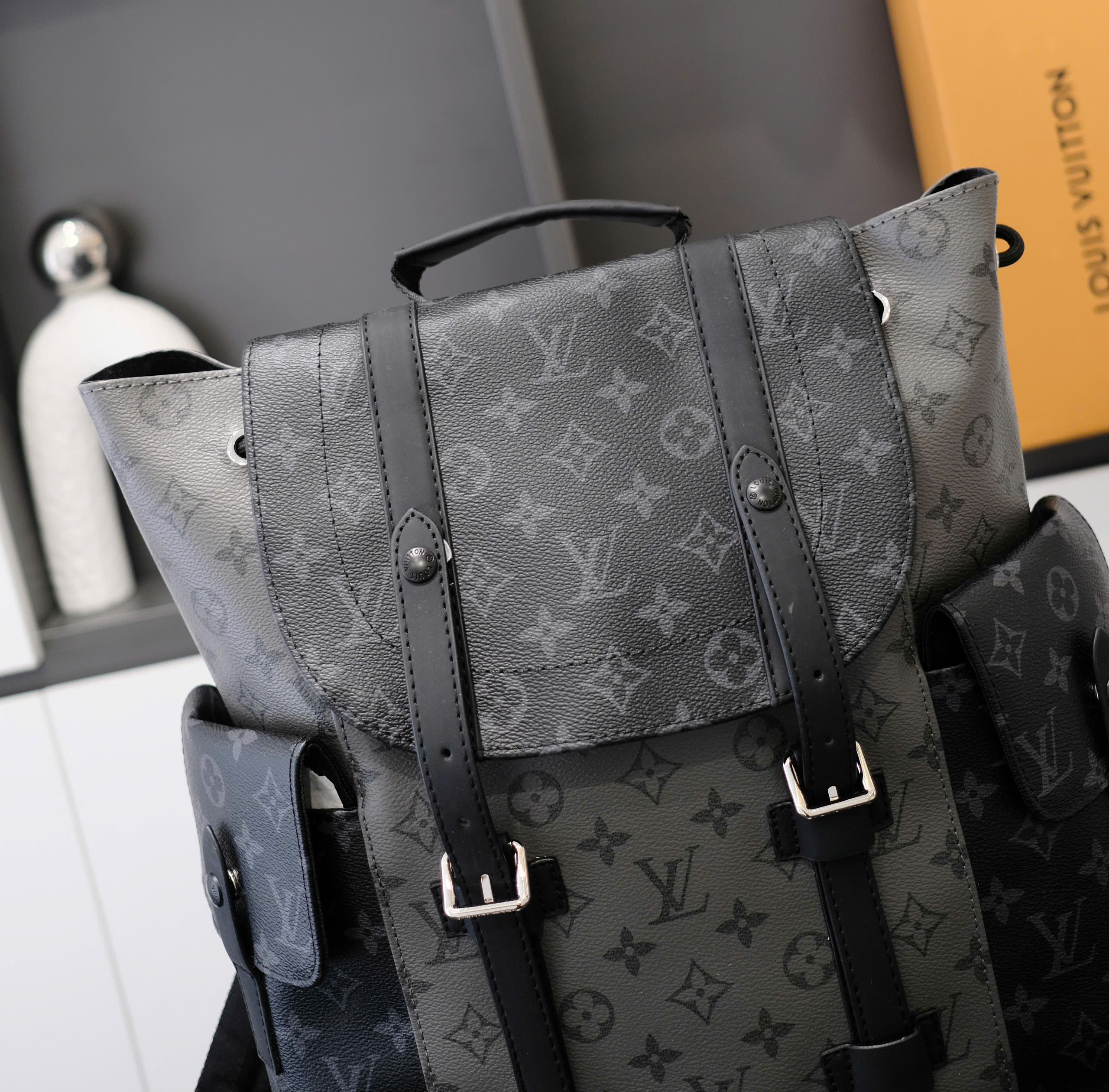 Balo thời trang Louis Vuitton LV Xám Đen họa tiết hoa vân logo LV nắp gập size 39x31x11cm Like Auth DDT