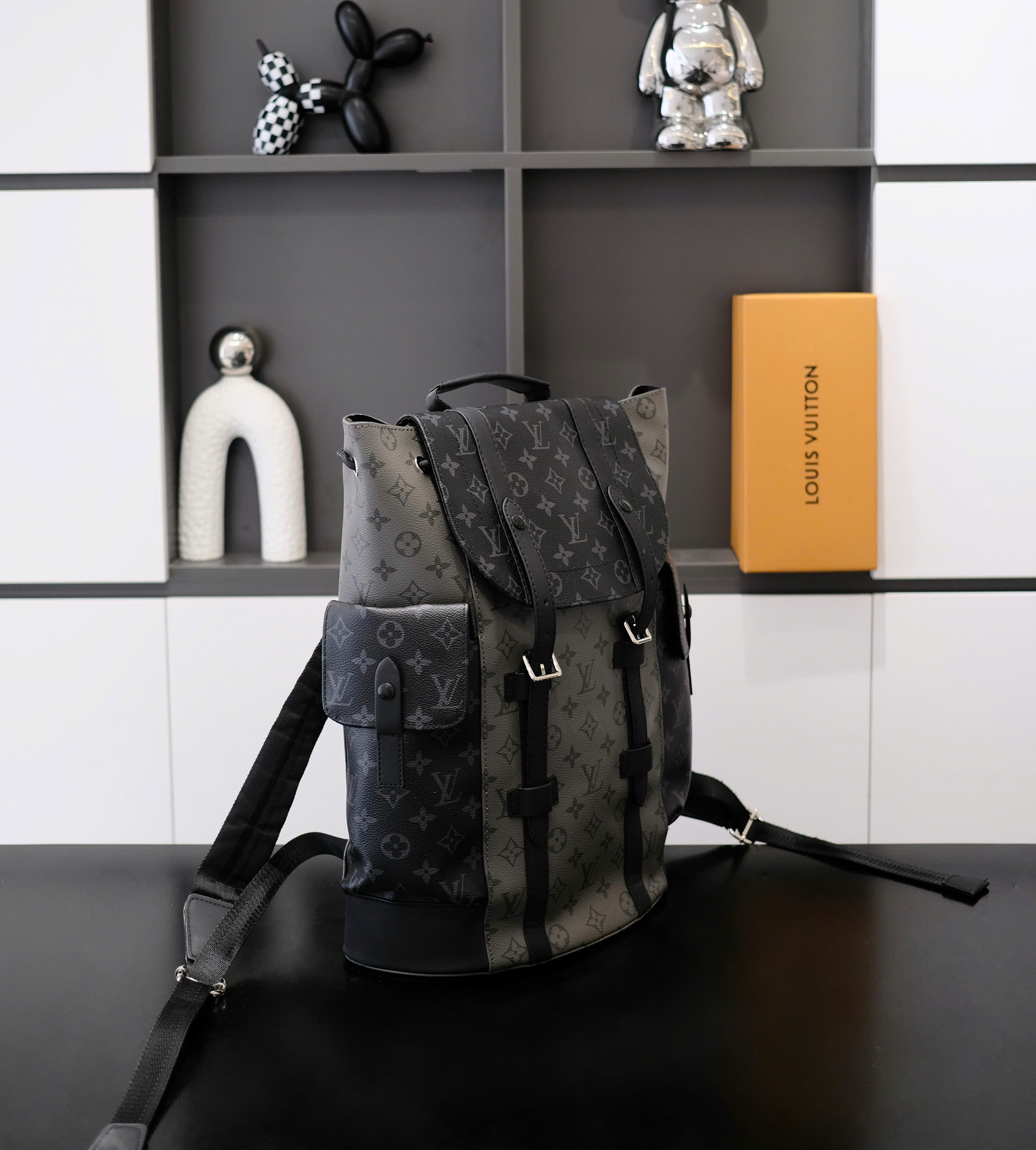 Balo thời trang Louis Vuitton LV Xám Đen họa tiết hoa vân logo LV nắp gập size 39x31x11cm Like Auth DDT