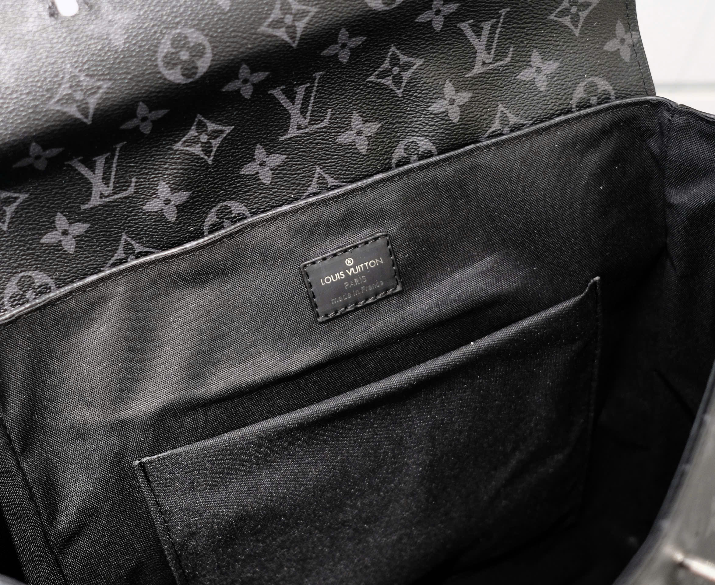 Balo thời trang Louis Vuitton LV Đen họa tiết hoa vân logo LV nắp gập khóa móc vặn size 42x35x20cm Like Auth DDT