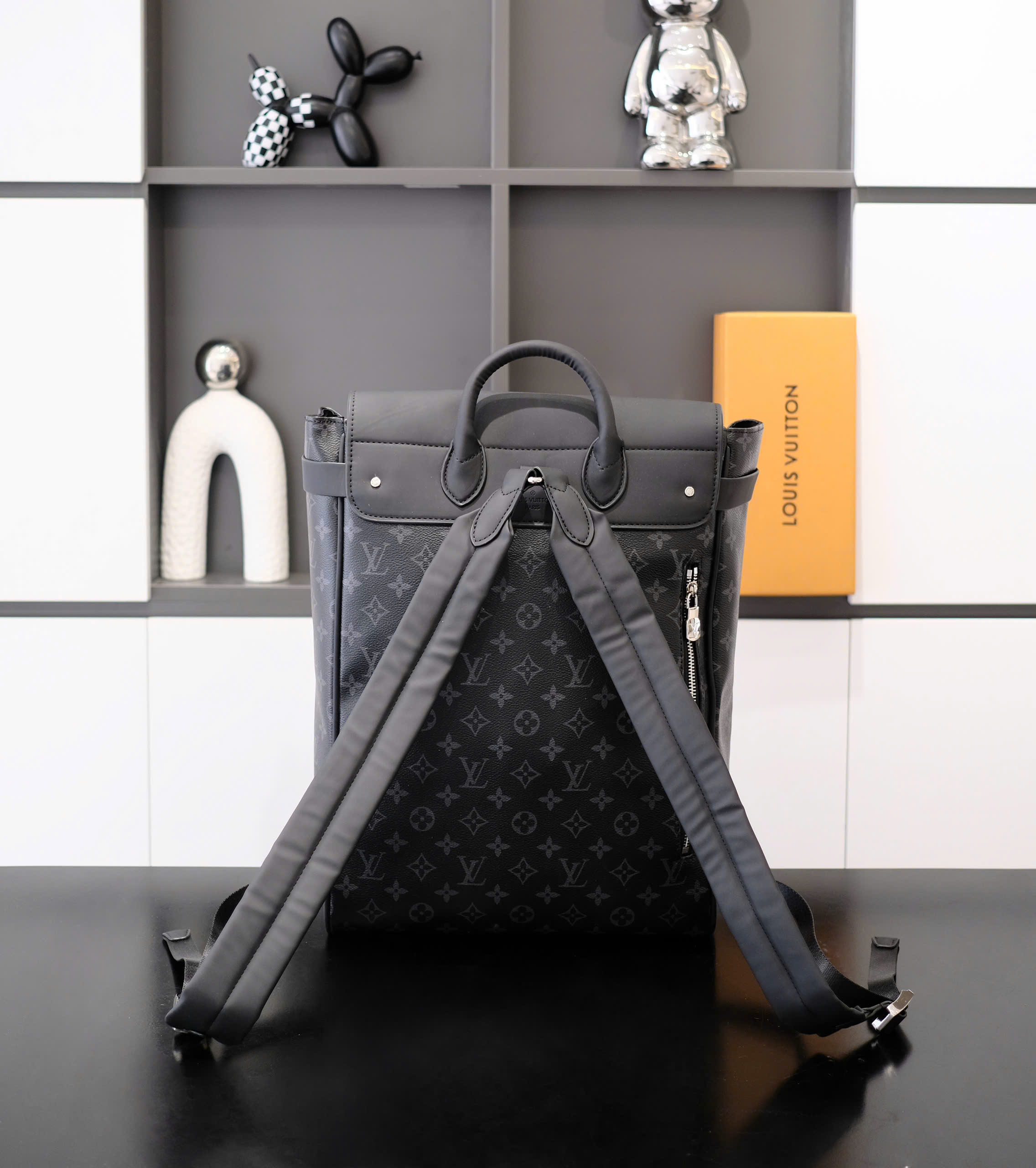 Balo thời trang Louis Vuitton LV Đen họa tiết hoa vân logo LV nắp gập khóa móc vặn size 42x35x20cm Like Auth DDT