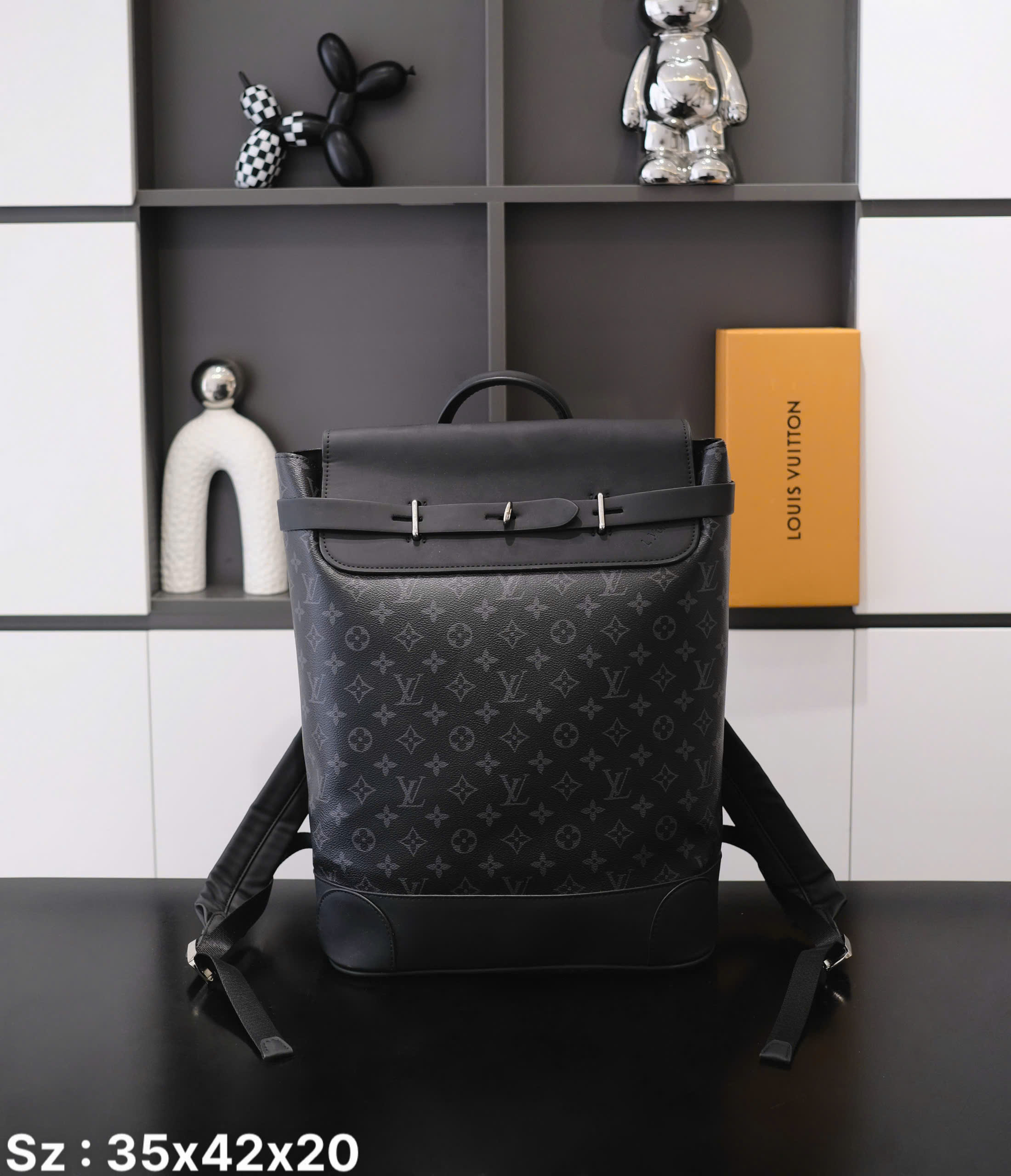Balo thời trang Louis Vuitton LV Đen họa tiết hoa vân logo LV nắp gập khóa móc vặn size 42x35x20cm Like Auth DDT