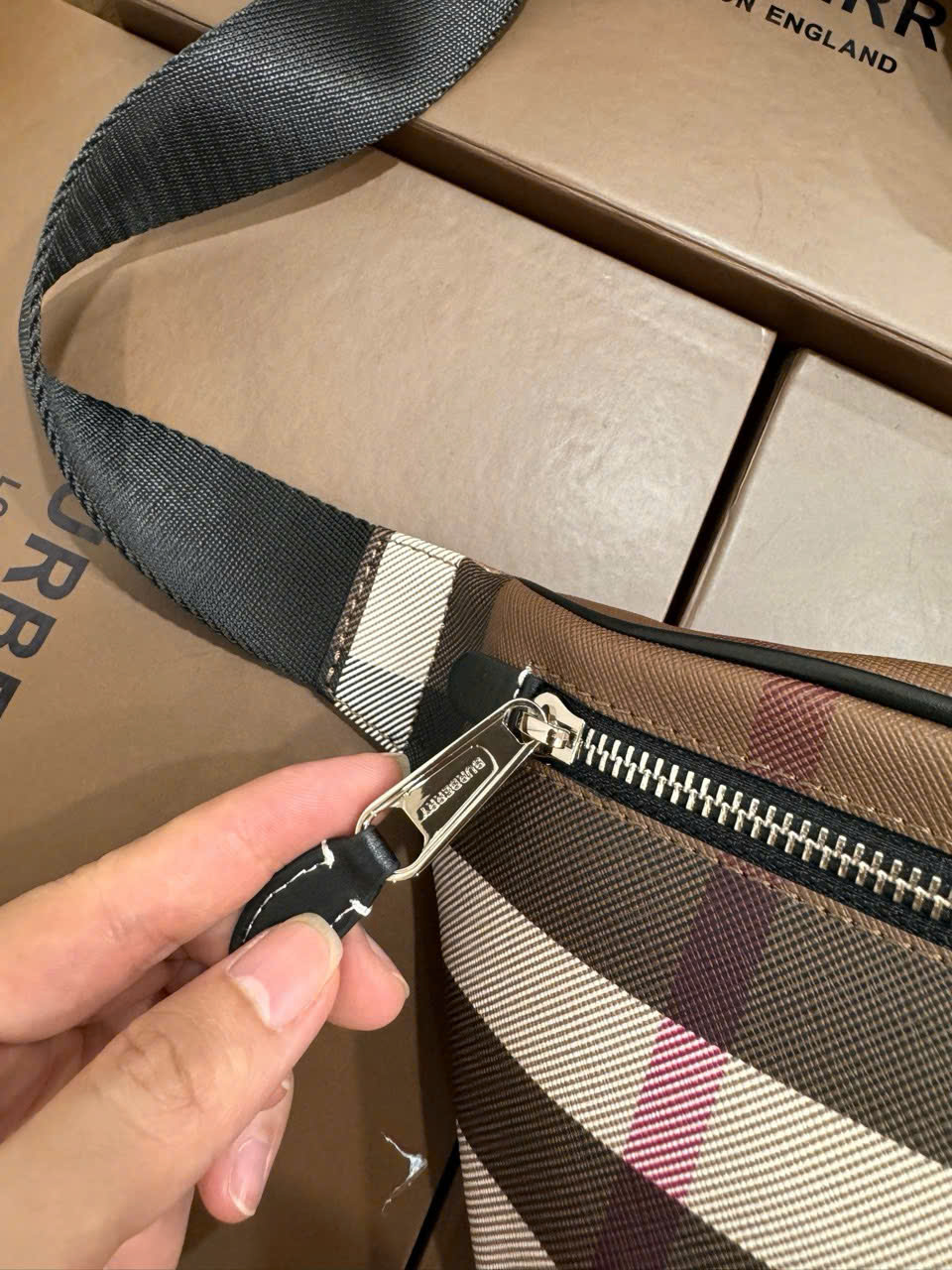 Túi đeo chéo, đeo bụng Burberry BBR Nâu kẻ sọc Like Auth fullbox CD