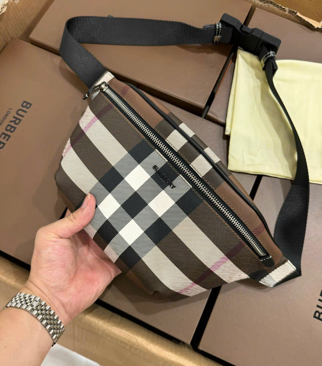 Túi đeo chéo, đeo bụng Burberry BBR Nâu kẻ sọc Like Auth fullbox CD