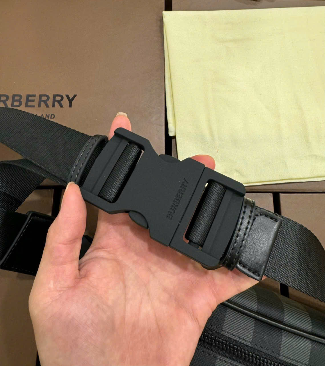 Túi đeo chéo, đeo bụng Burberry BBR Nâu kẻ sọc Like Auth fullbox CD