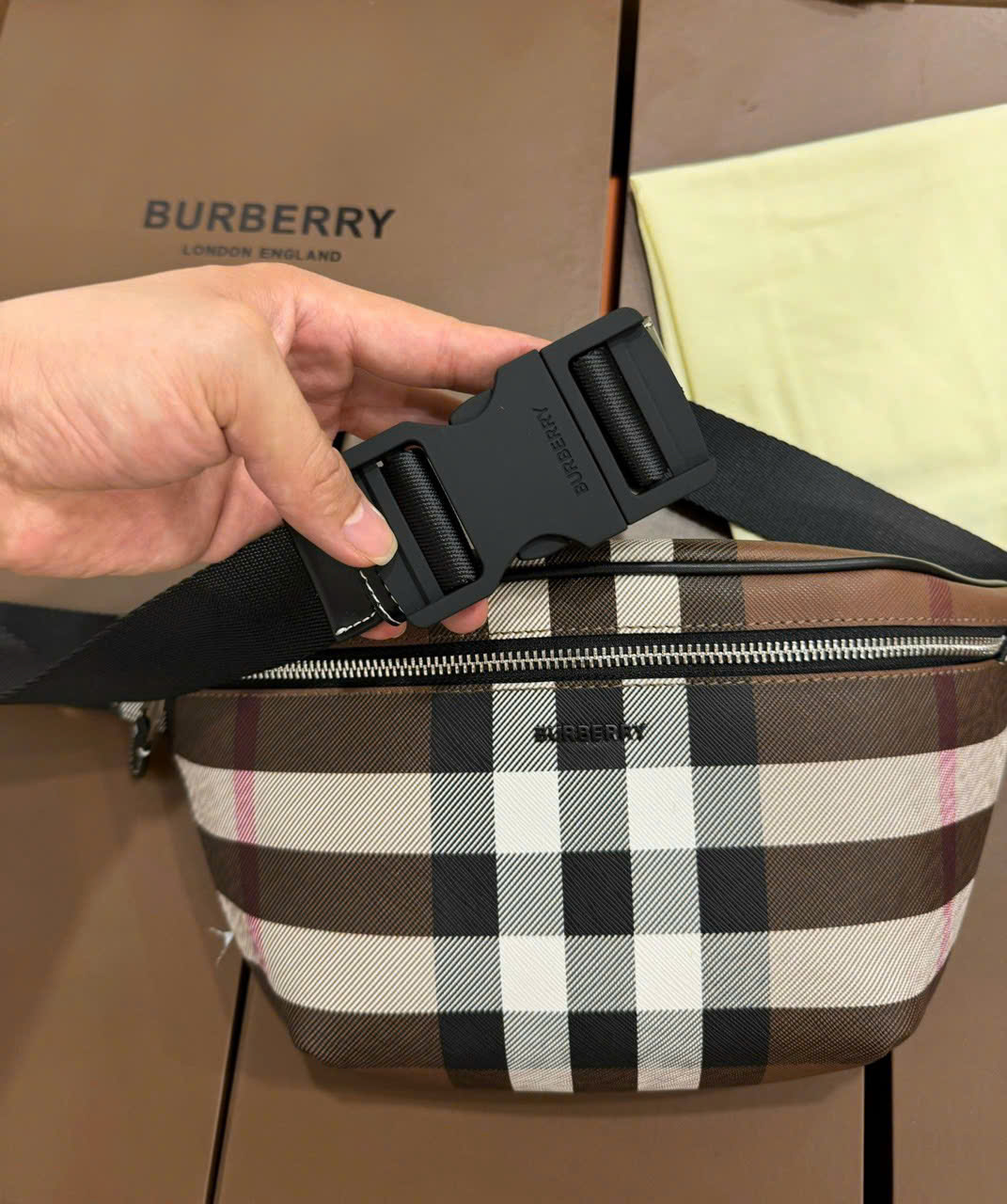 Túi đeo chéo, đeo bụng Burberry BBR Nâu kẻ sọc Like Auth fullbox CD