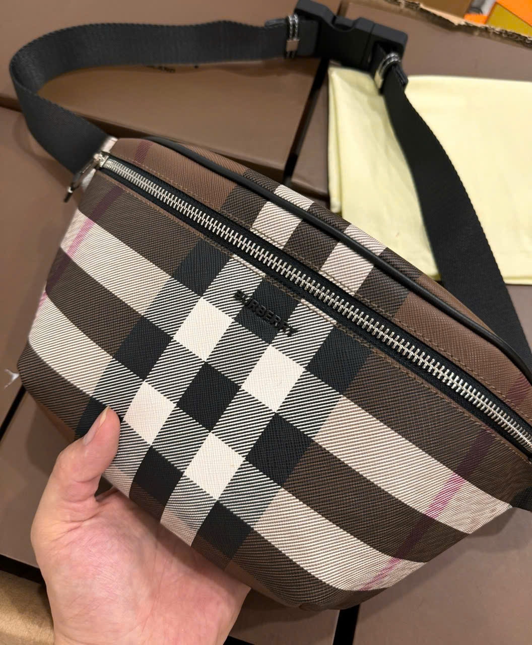 Túi đeo chéo, đeo bụng Burberry BBR Nâu kẻ sọc Like Auth fullbox CD