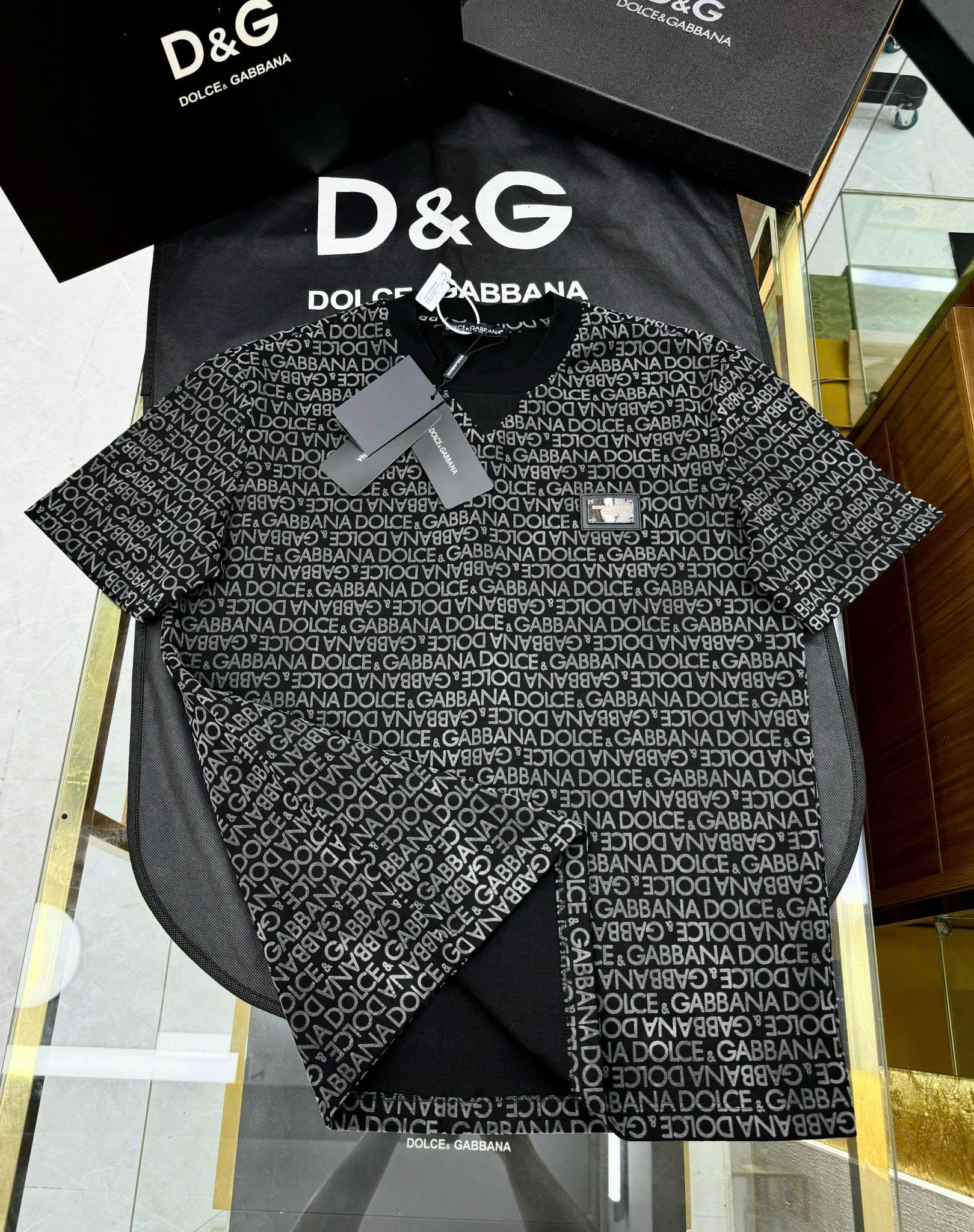 Áo phông T-shirt Dolce Gabbana DG Đen họa tiết chữ full Like Auth CD