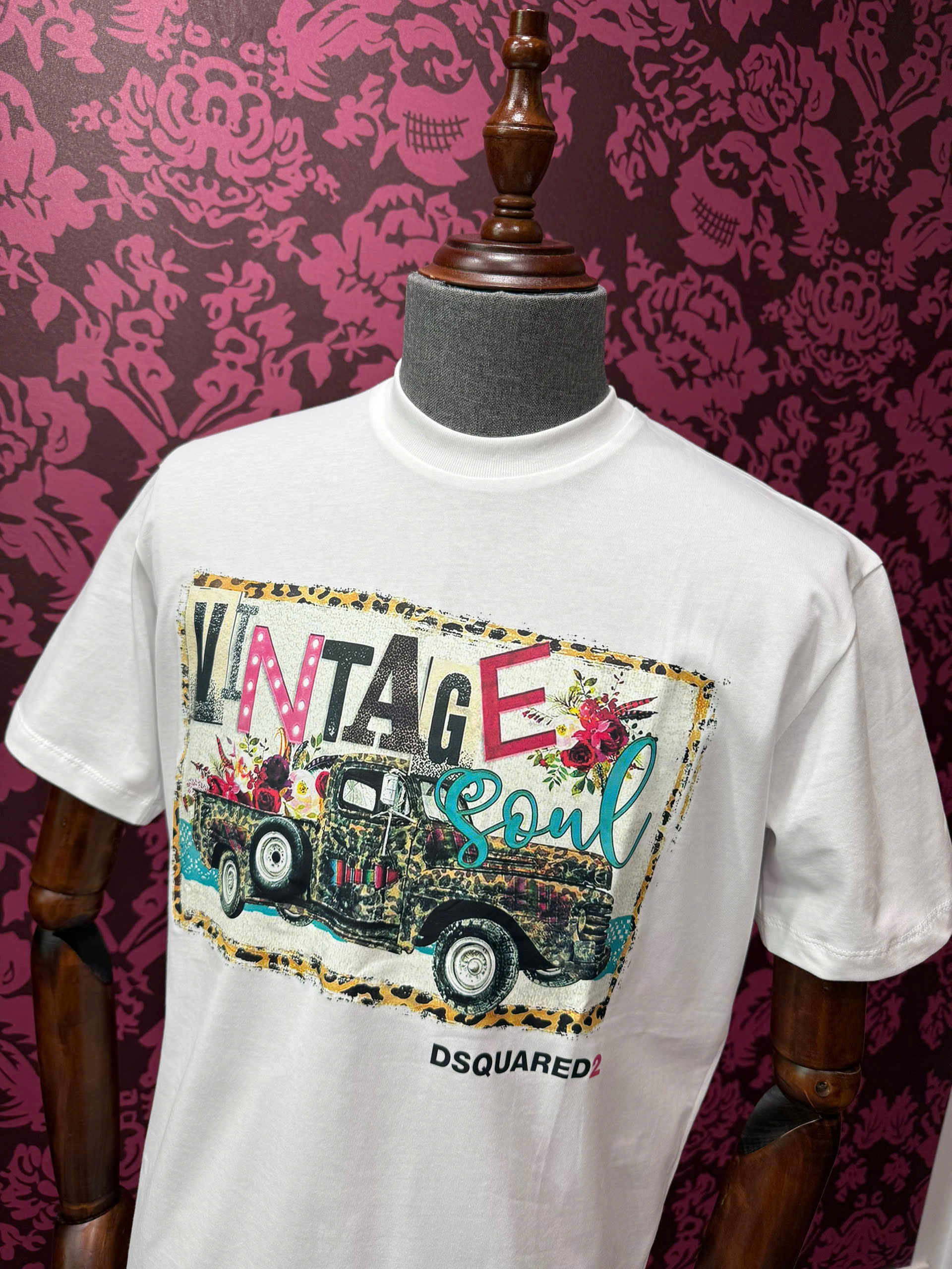 Áo phông T-shirt Dsquared2 DSQ2 họa tiết ô tô vintage Like Auth CD