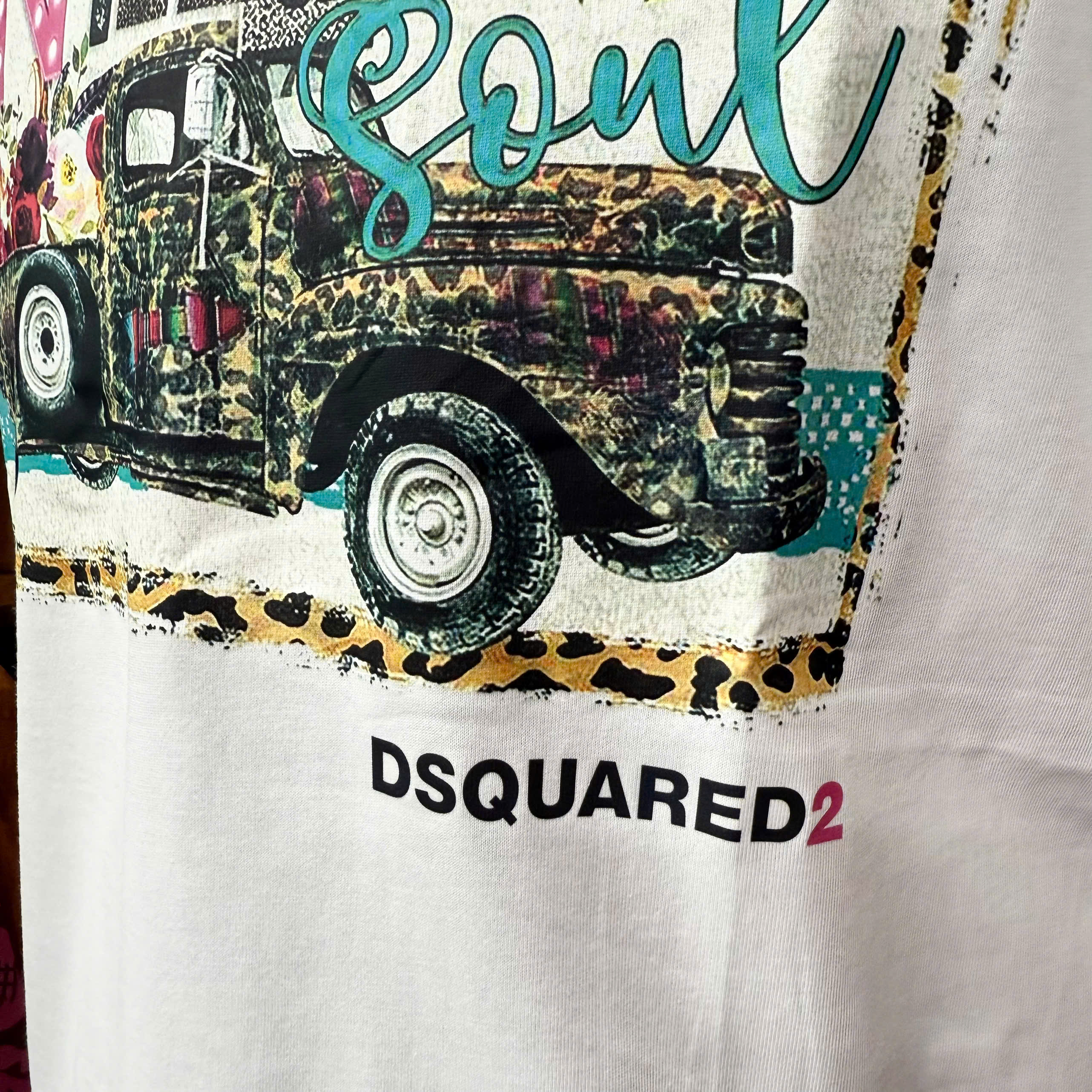 Áo phông T-shirt Dsquared2 DSQ2 họa tiết ô tô vintage Like Auth CD