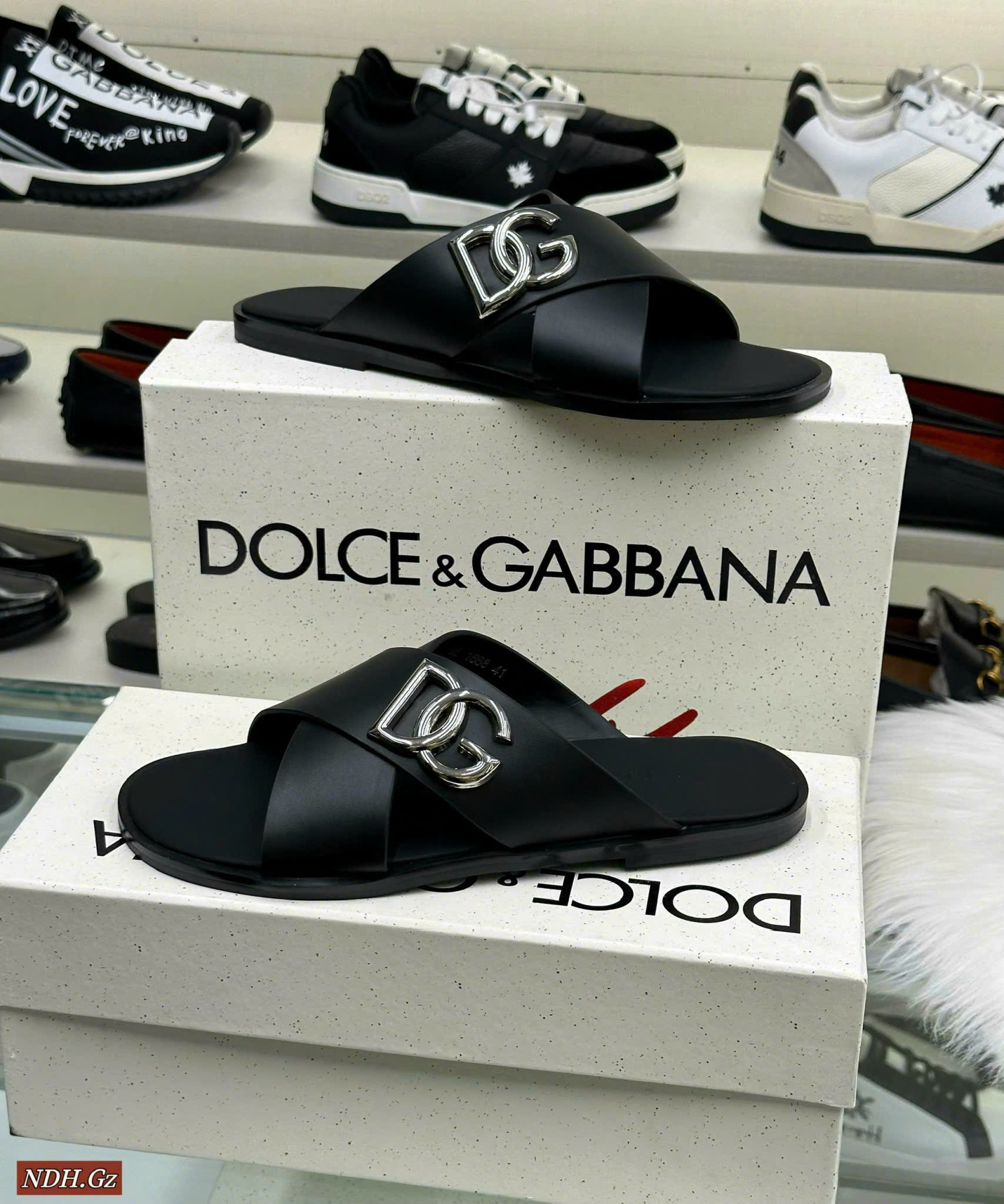 Dép lê quai chéo Dolce Gabbana DG Đen logo DG bạc Like Auth on web fullbox bill thẻ DDT