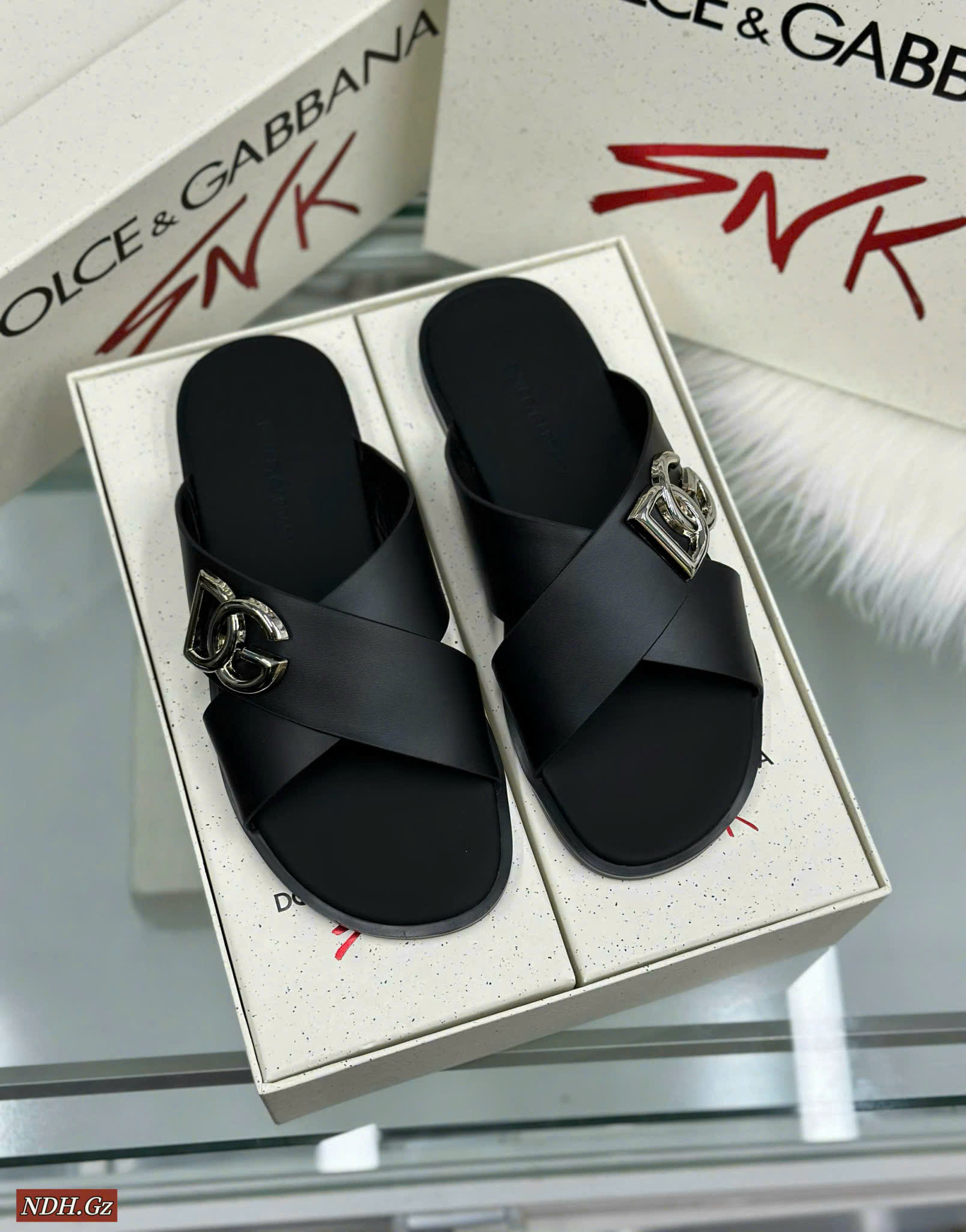 Dép lê quai chéo Dolce Gabbana DG Đen logo DG bạc Like Auth on web fullbox bill thẻ DDT