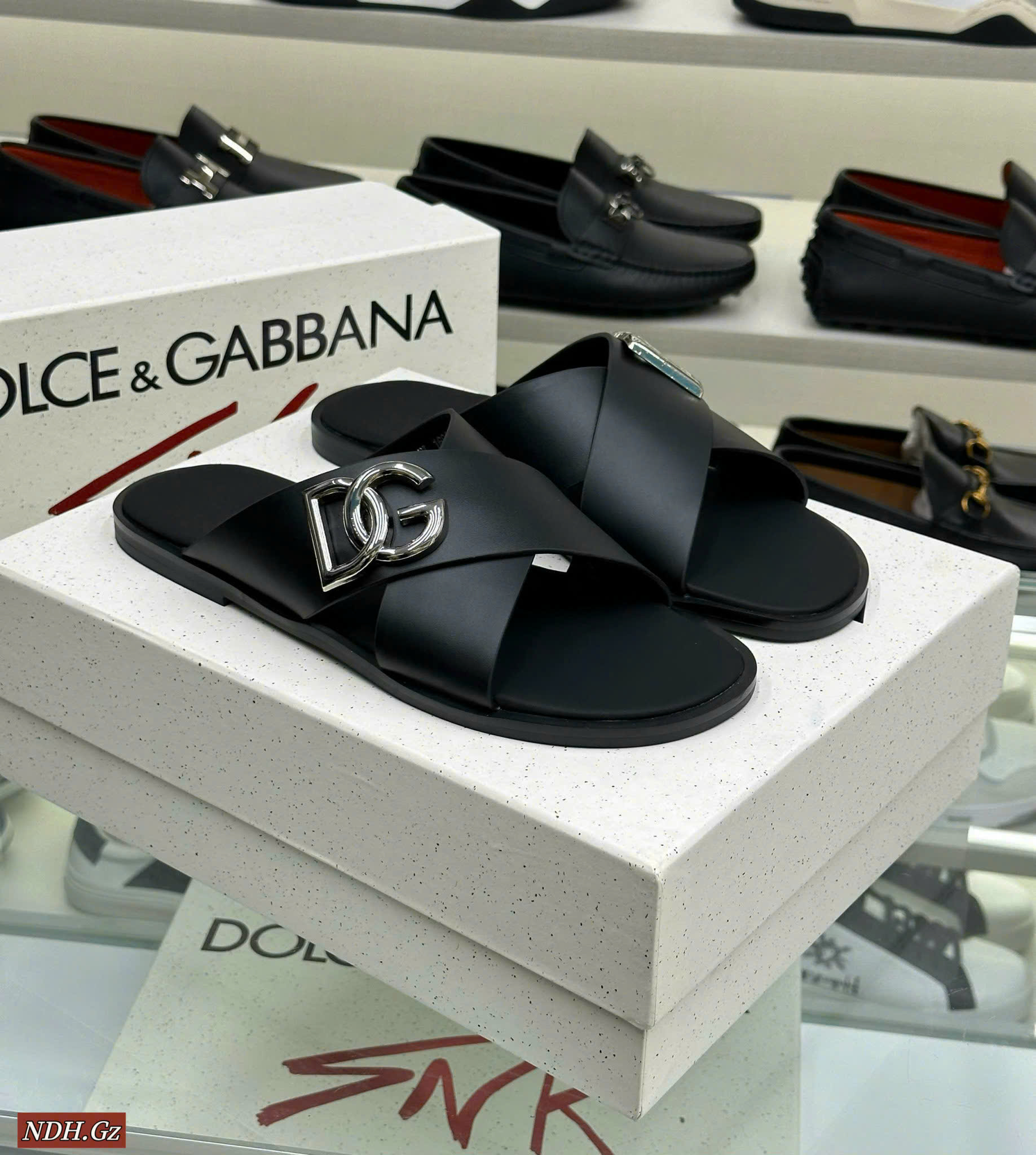 Dép lê quai chéo Dolce Gabbana DG Đen logo DG bạc Like Auth on web fullbox bill thẻ DDT
