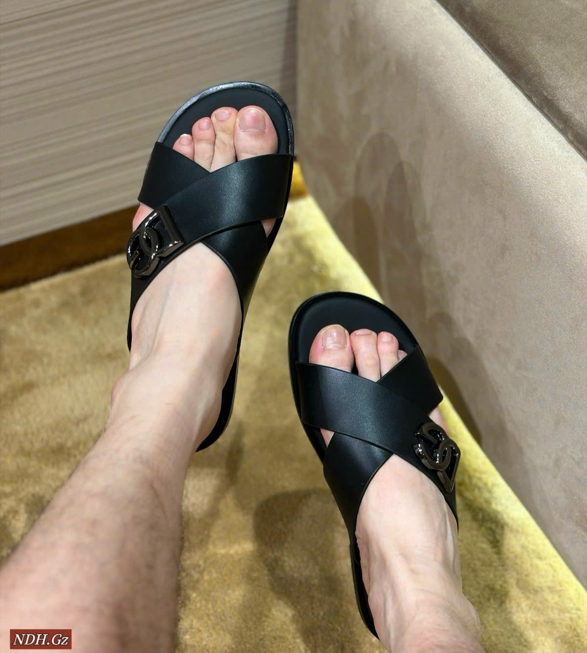 Dép lê quai chéo Dolce Gabbana DG Đen logo DG bạc Like Auth on web fullbox bill thẻ DDT