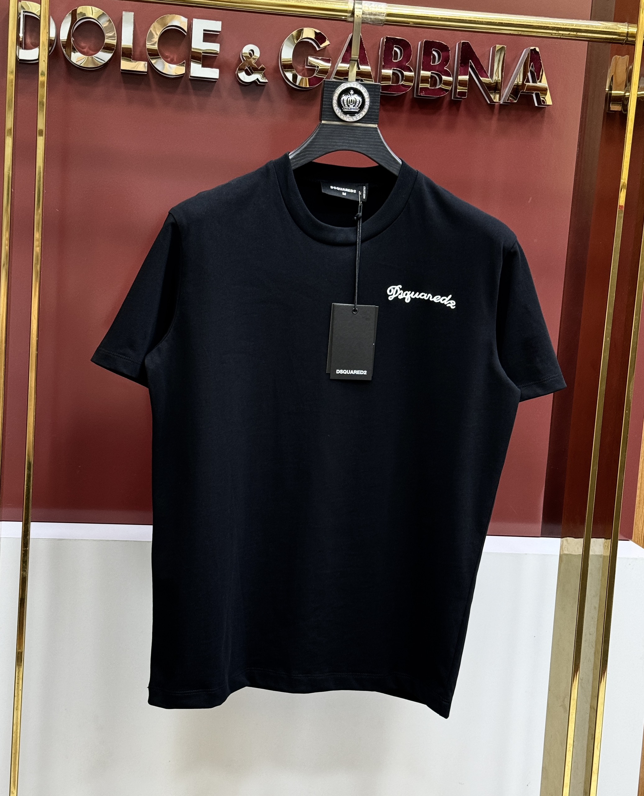 Áo phông T-shirt Dsquared2 DSQ2 Đen logo chữ Trắng thêu ngực Like Auth CD