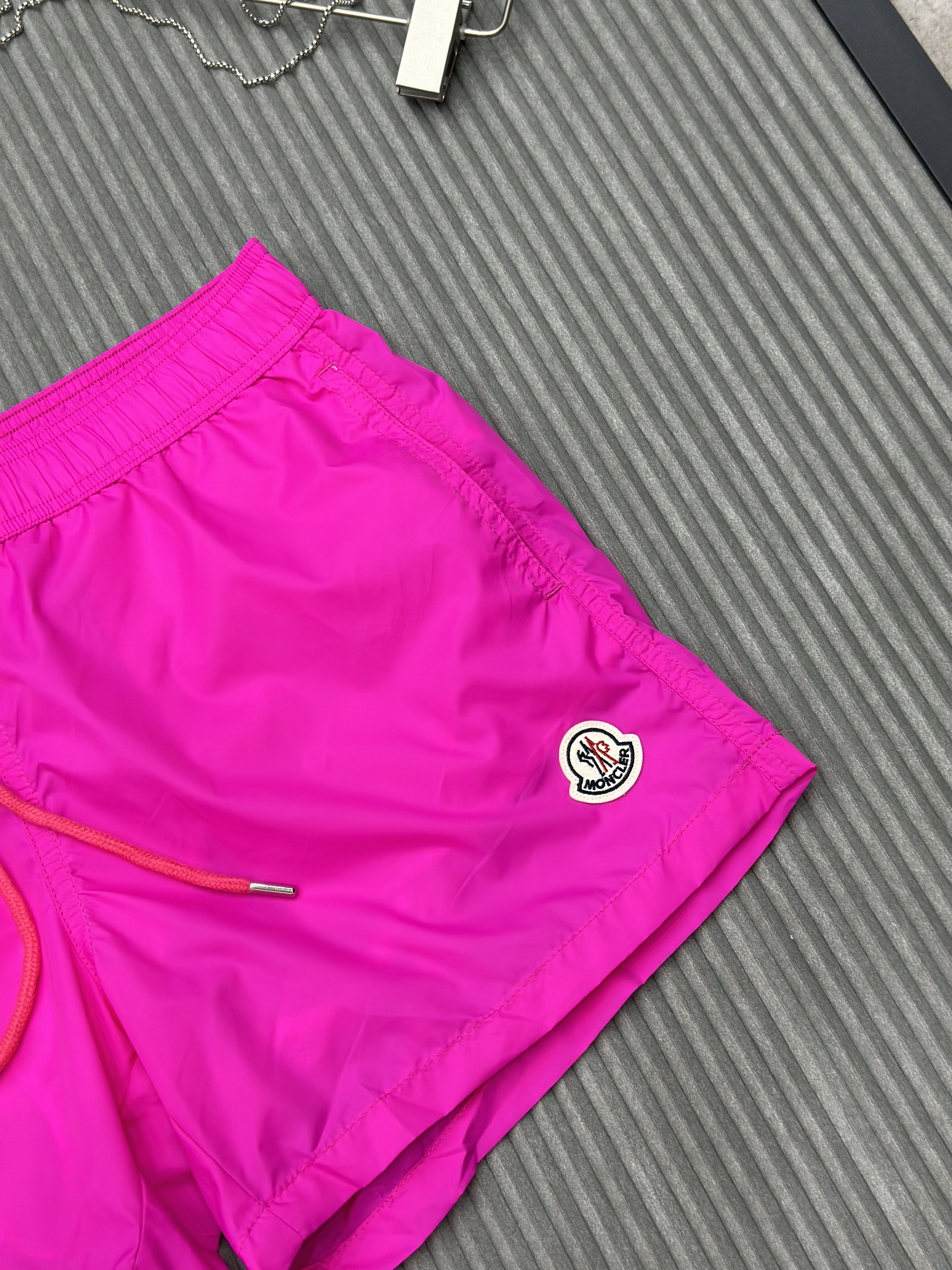 Quần short gió Moncler M Hồng trơn logo tròn thêu đùi Like Auth VTN
