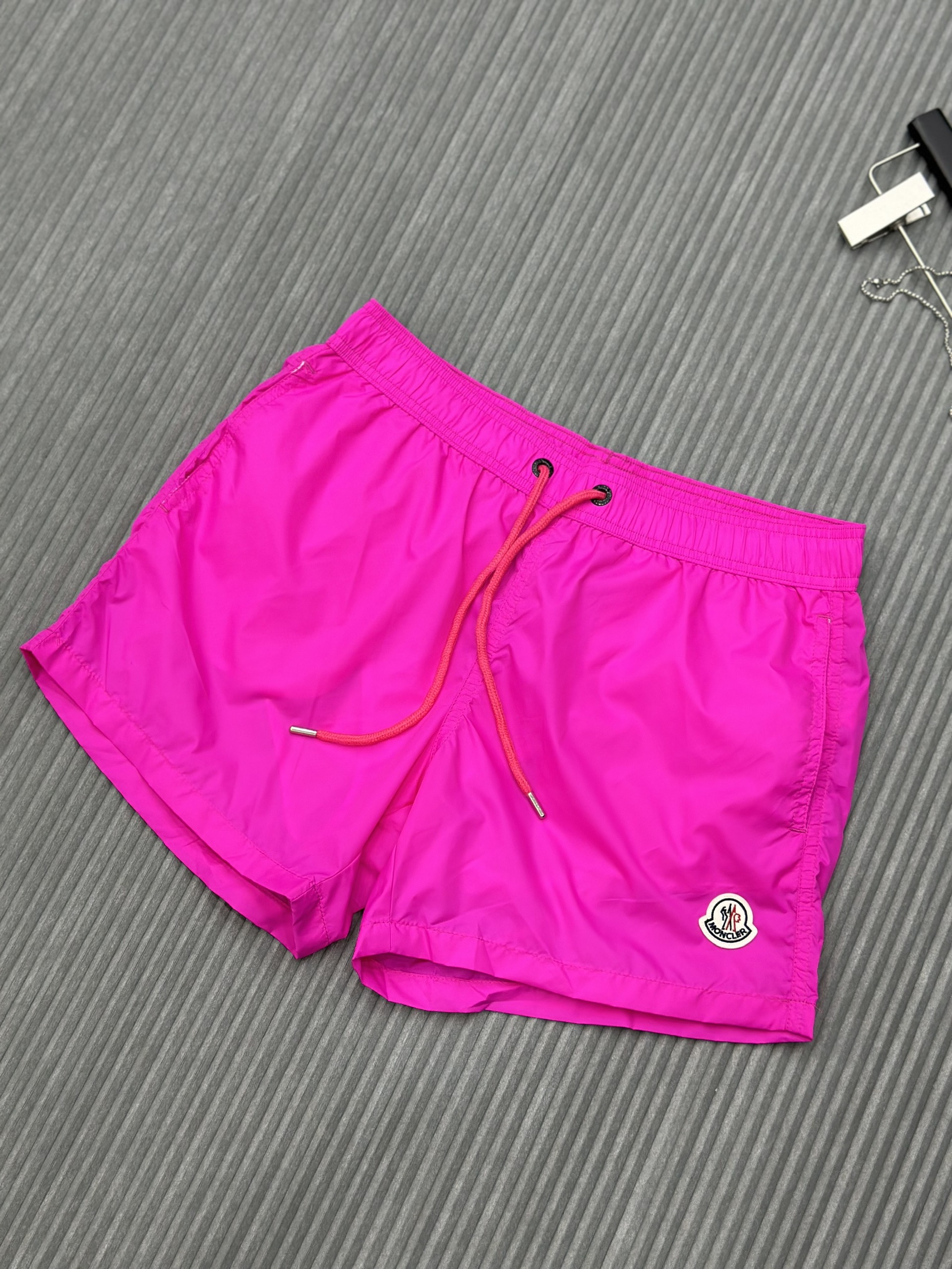 Quần short gió Moncler M Hồng trơn logo tròn thêu đùi Like Auth VTN