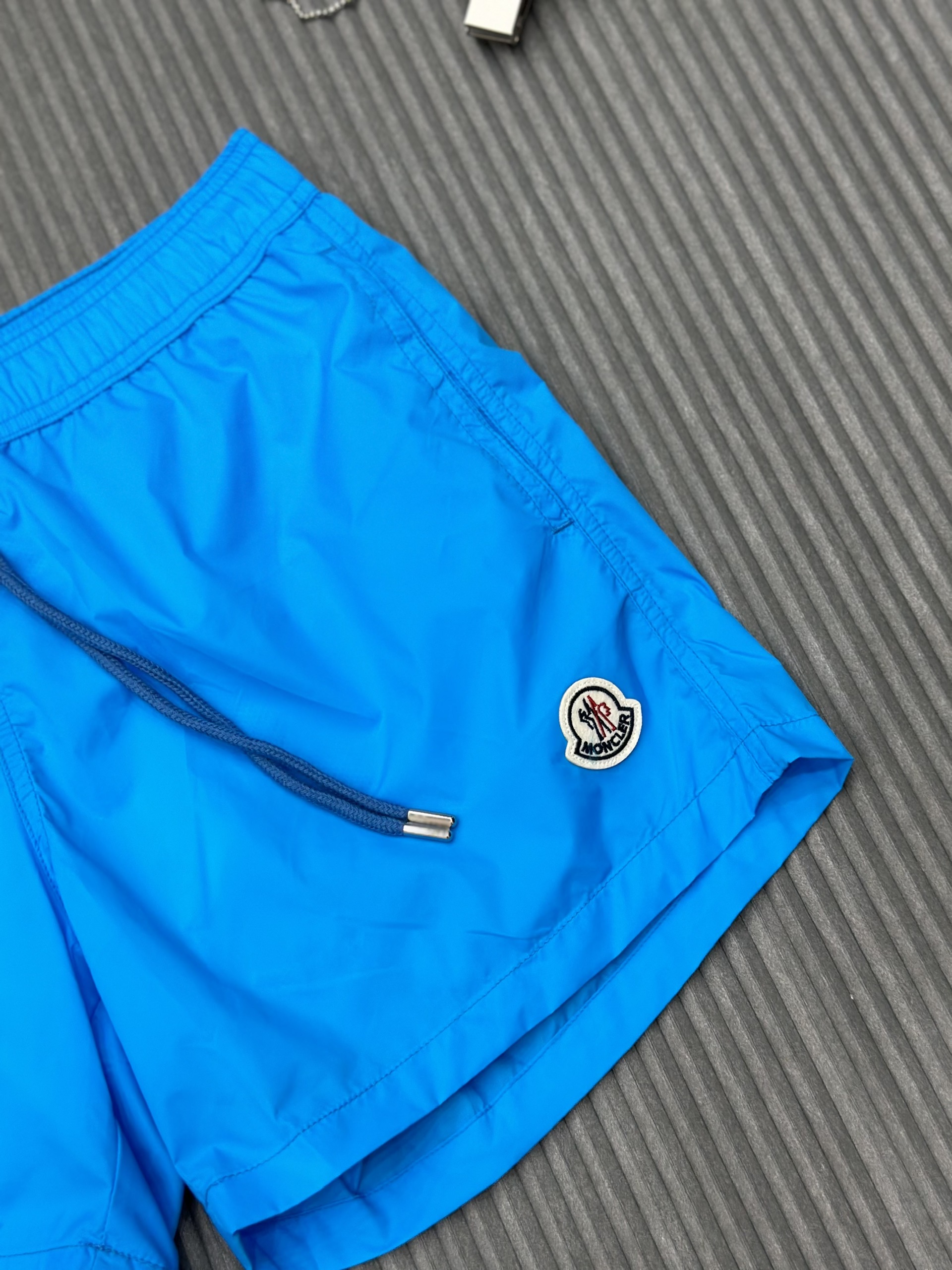 Quần short gió Moncler M Xanh dương trơn logo tròn thêu đùi Like Auth VTN