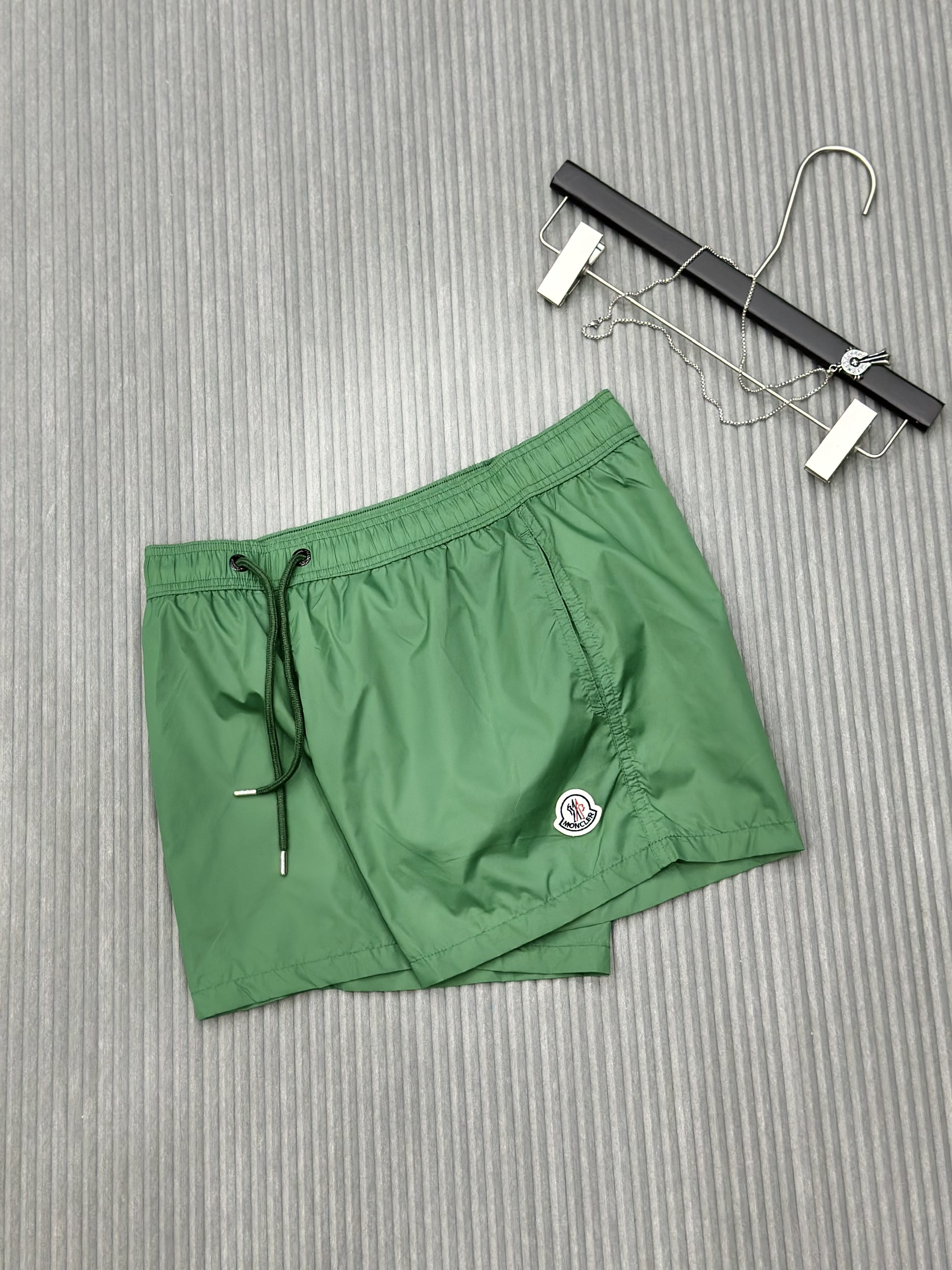 Quần short gió Moncler M Xanh lá trơn logo tròn thêu đùi Like Auth VTN