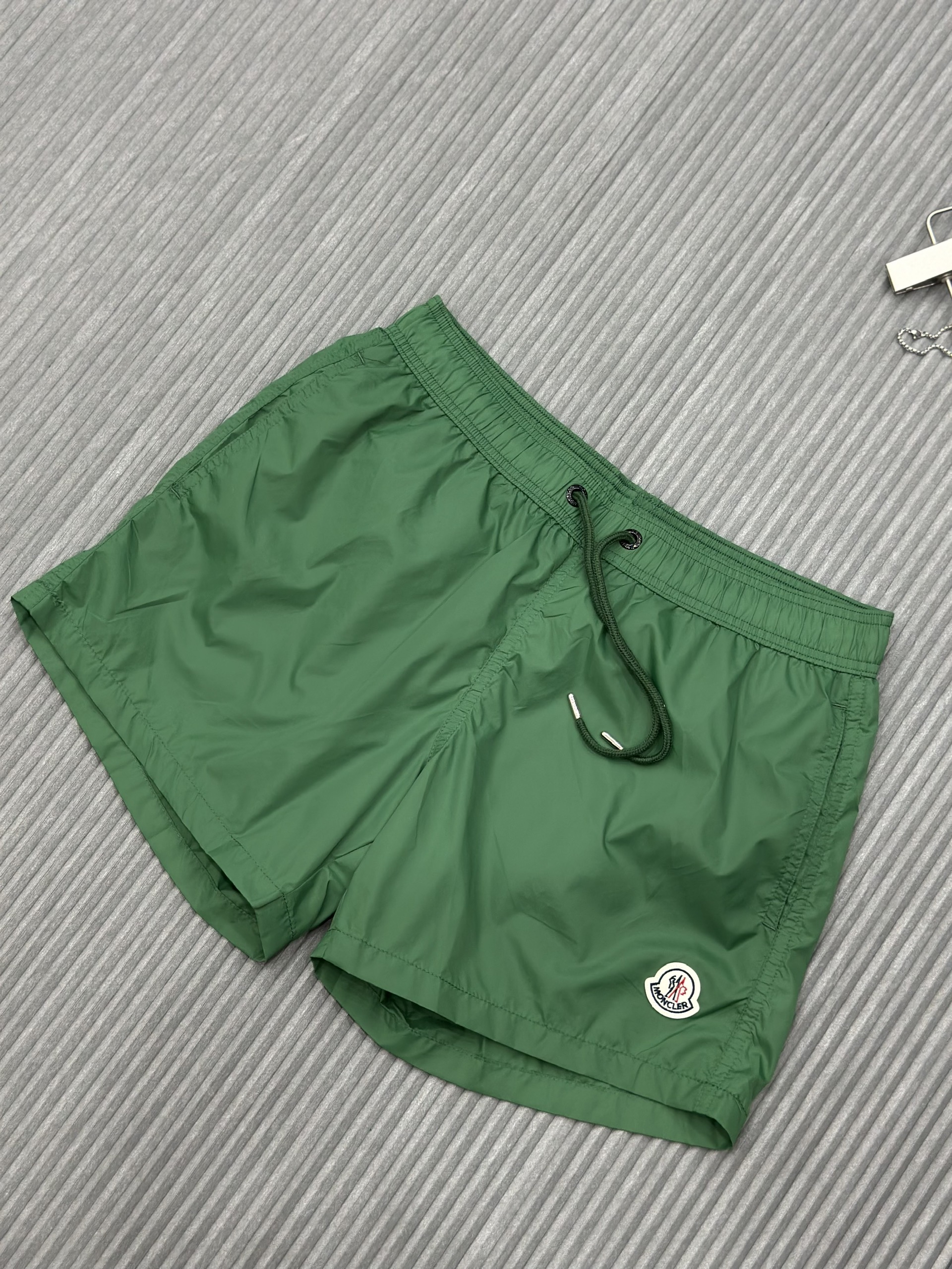 Quần short gió Moncler M Xanh lá trơn logo tròn thêu đùi Like Auth VTN