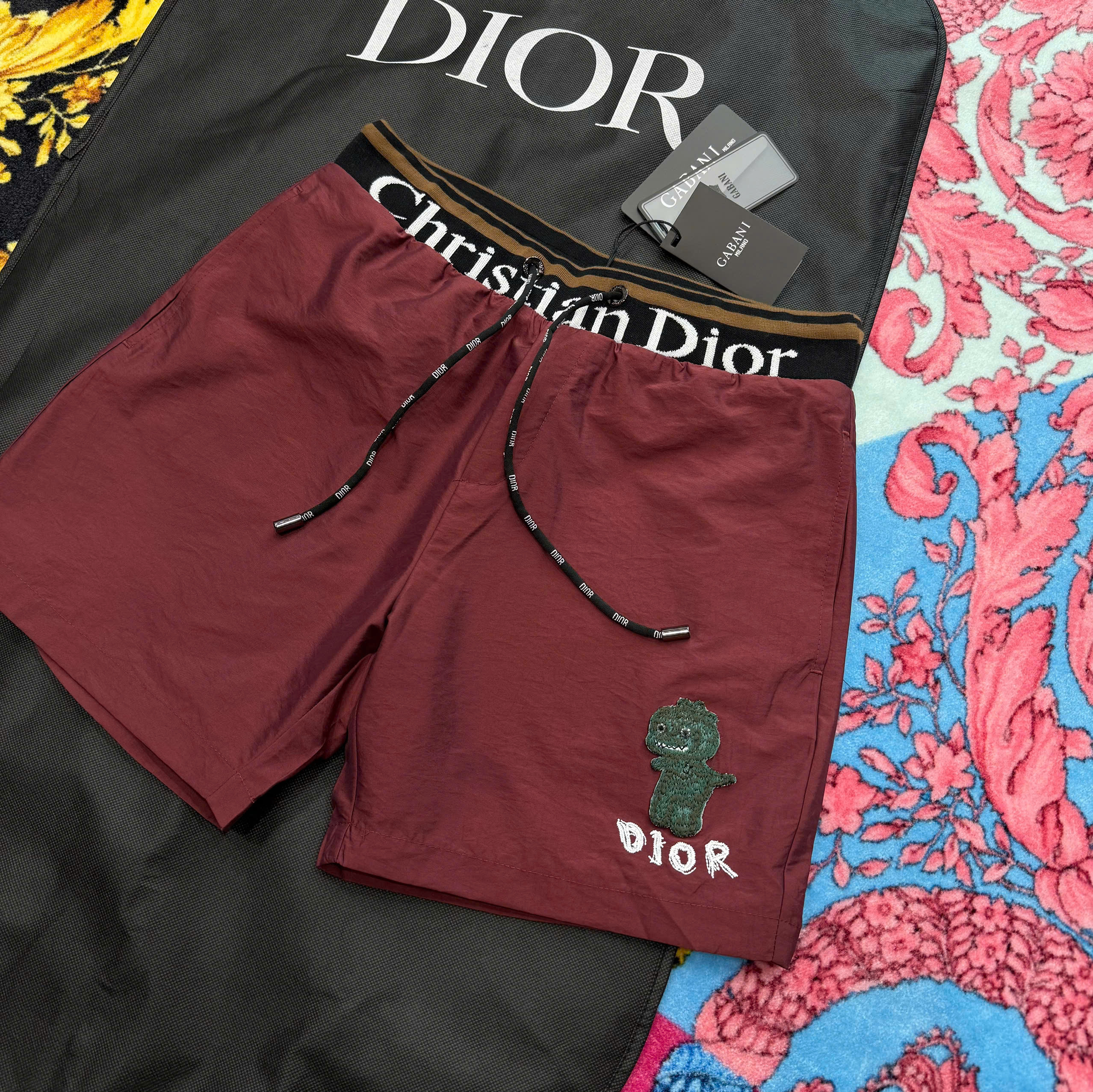Quần short gió Dior CD Đỏ logo chữ phối màu cạp Like Auth CD