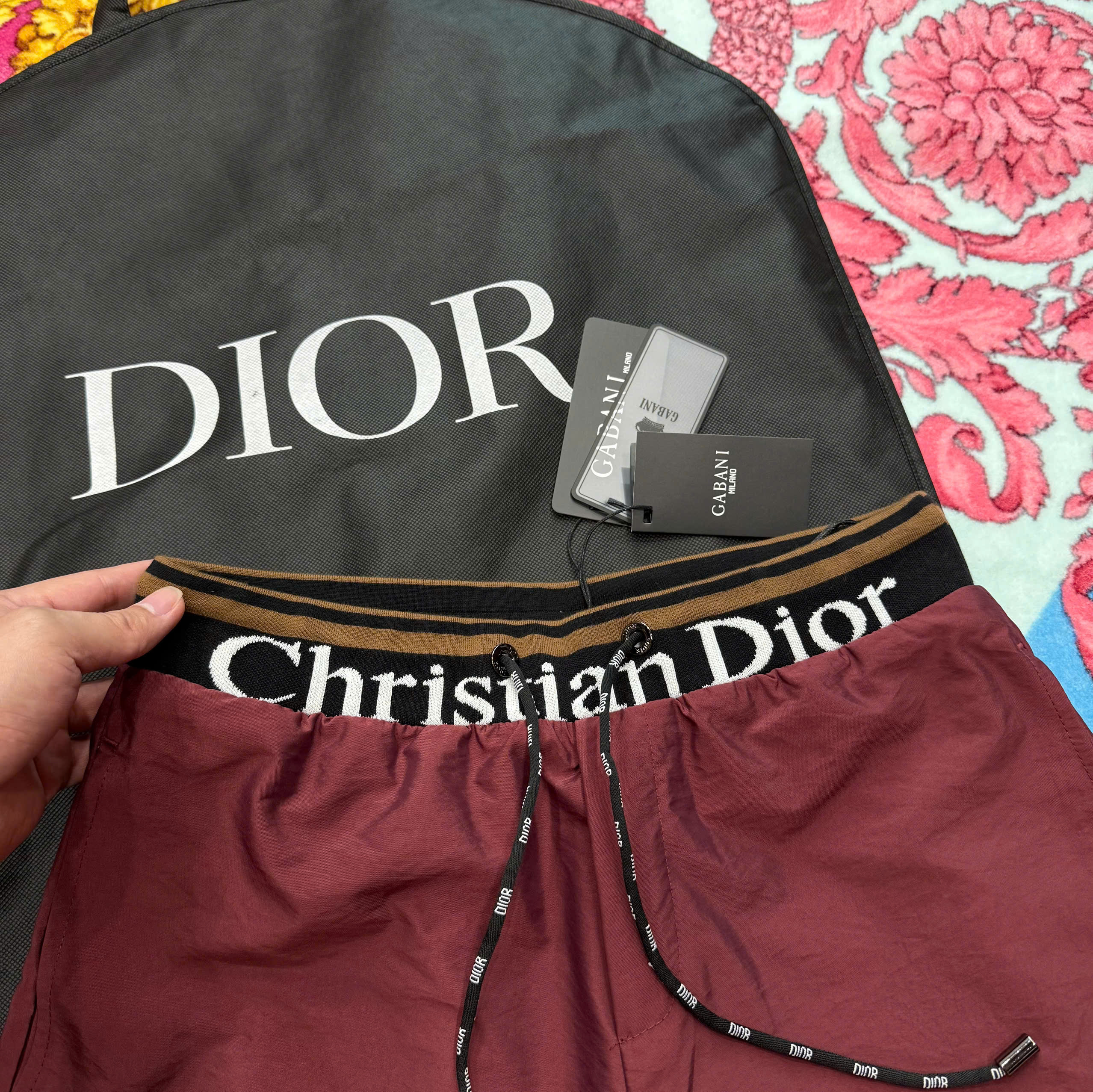 Quần short gió Dior CD Đỏ logo chữ phối màu cạp Like Auth CD