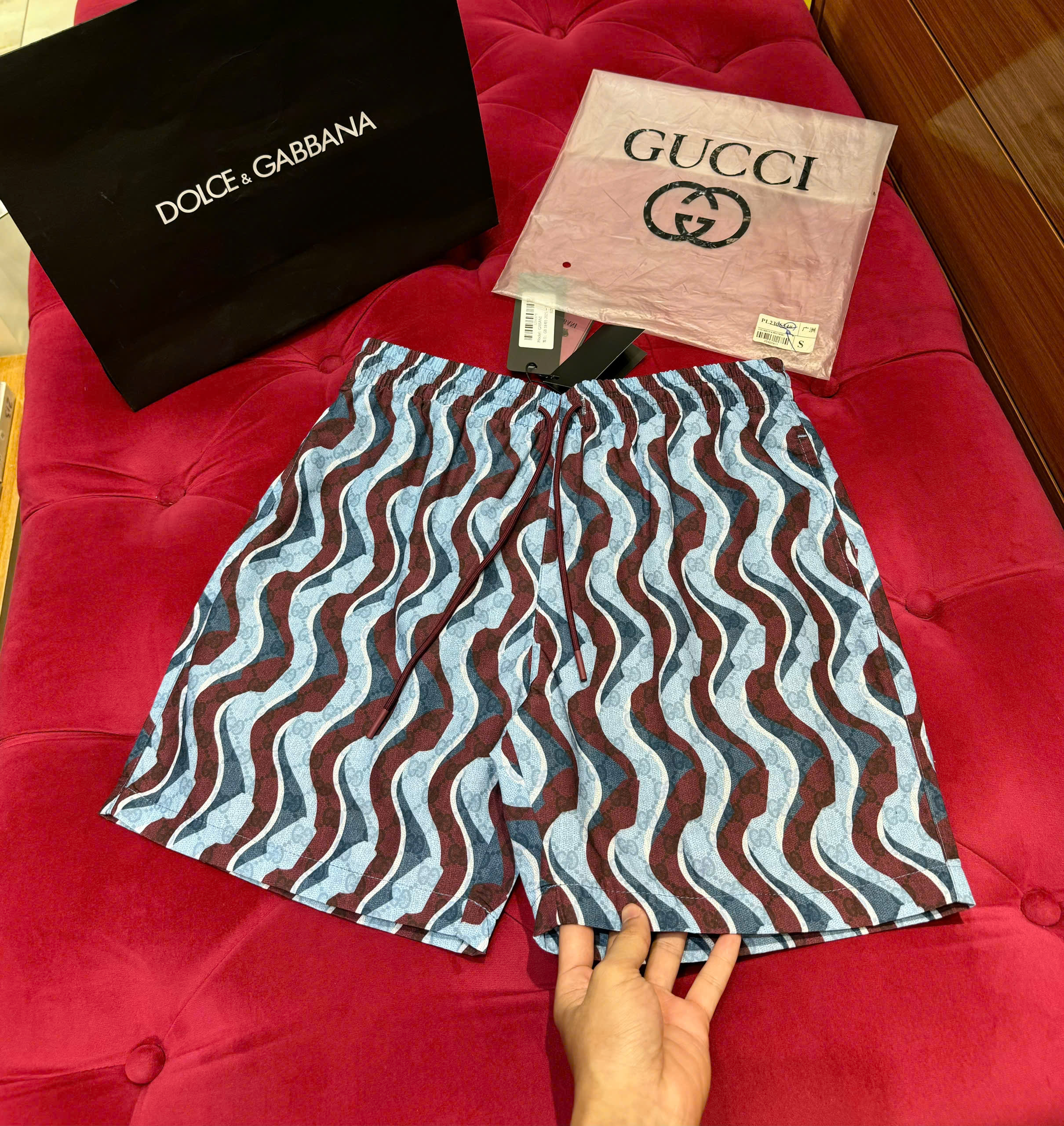Quần short gió Gucci GC họa tiết logo sóng màu sắc Like Auth CD