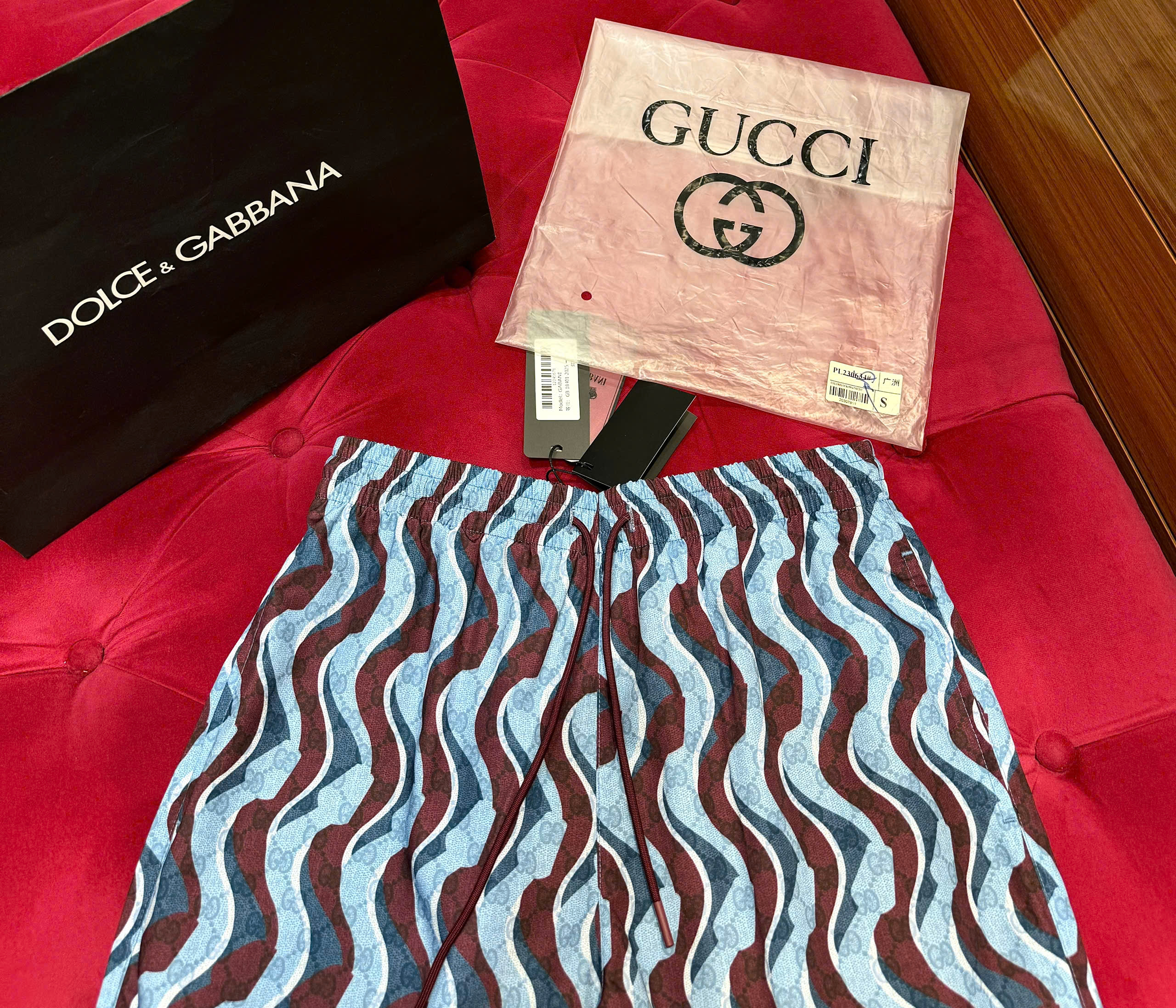 Quần short gió Gucci GC họa tiết logo sóng màu sắc Like Auth CD