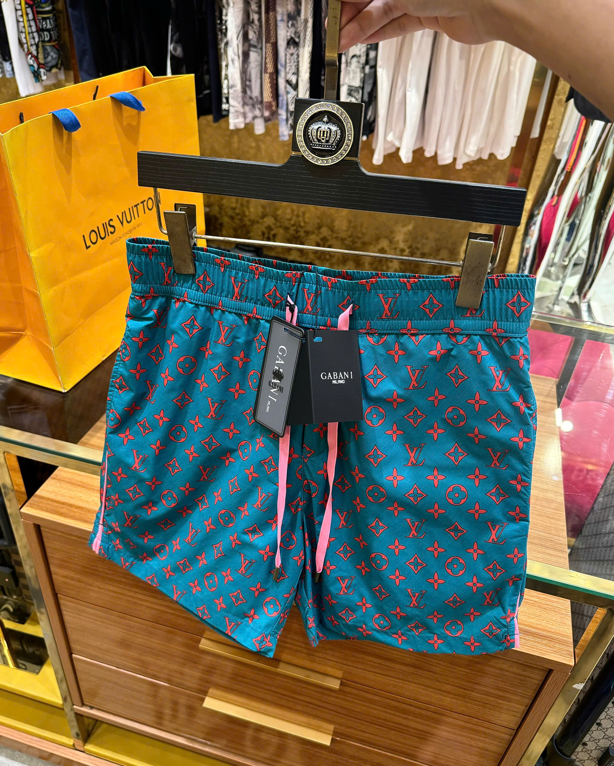 Quần short gió Lousi Vuitton LV Xanh họa tiết hoa vân logo Đỏ full Like Auth CD