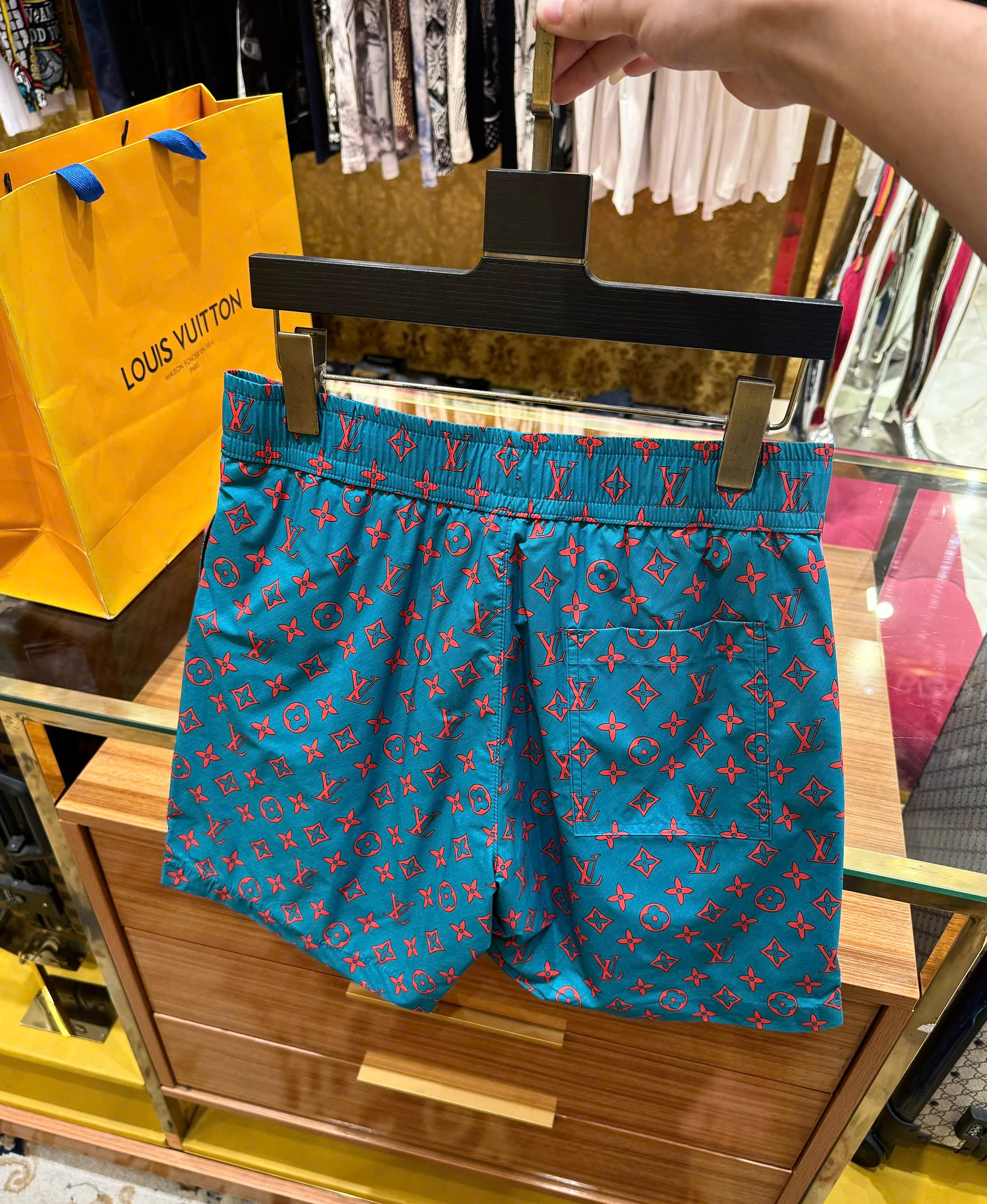 Quần short gió Lousi Vuitton LV Xanh họa tiết hoa vân logo Đỏ full Like Auth CD
