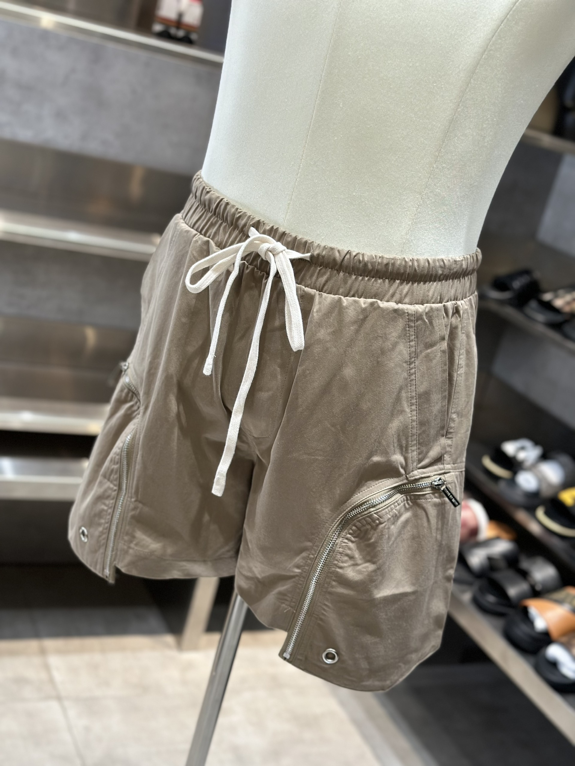 Quần short gió Saint Laurent YSL Nâu túi khóa zip đùi Like Auth VTN