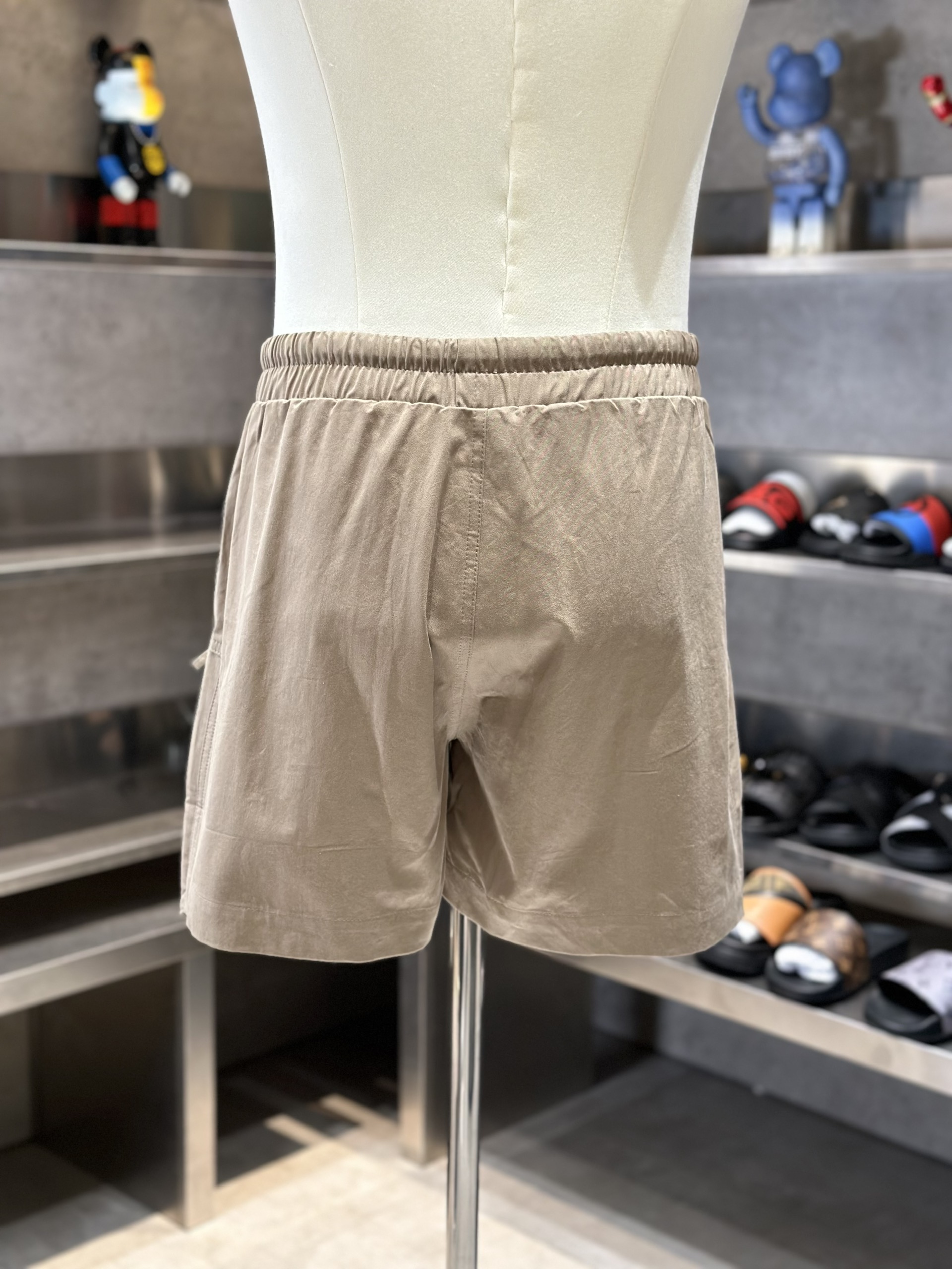 Quần short gió Saint Laurent YSL Nâu túi khóa zip đùi Like Auth VTN