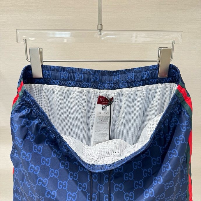Quần short gió Gucci GC Xanh dương họa tiết monogram kẻ sọc sườn Đỏ Like Auth VTN
