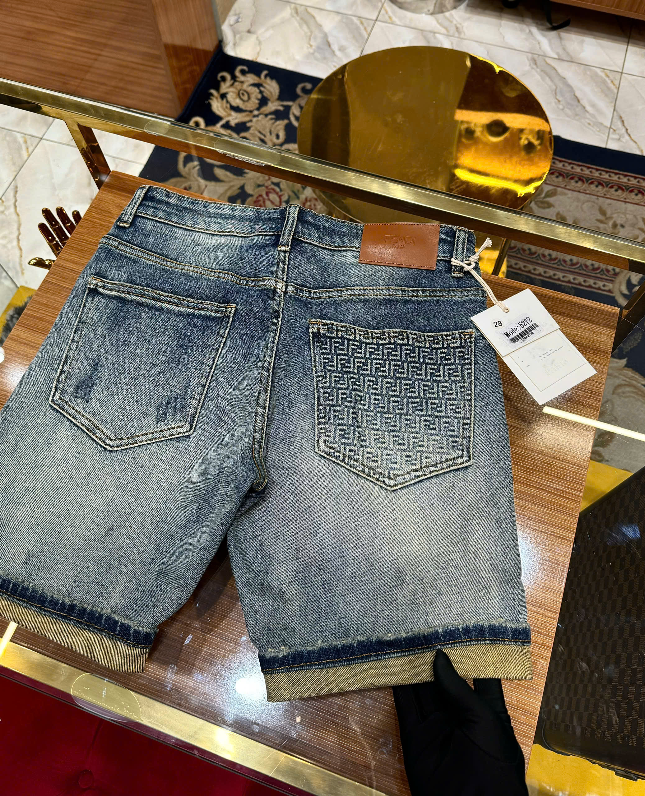 Quần short jean Fendi FF Xanh rách mài họa tiết logo túi Like Auth CD